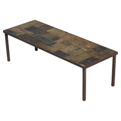 Table basse en pierre française Travail des années 1950