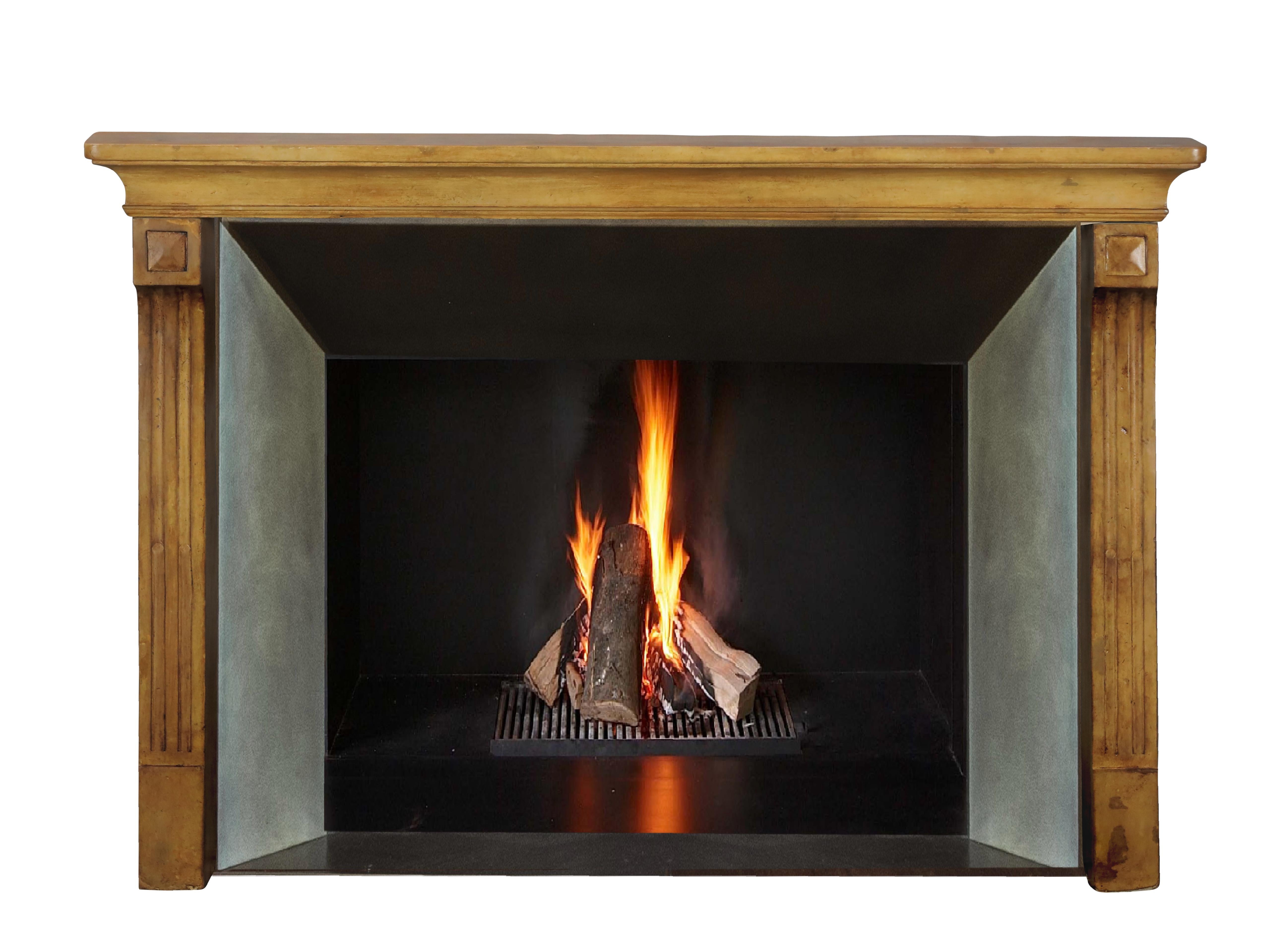 Französischer Kaminsims aus Stein für Cosy Interior Decor, Wood Look (Louis XVI.) im Angebot