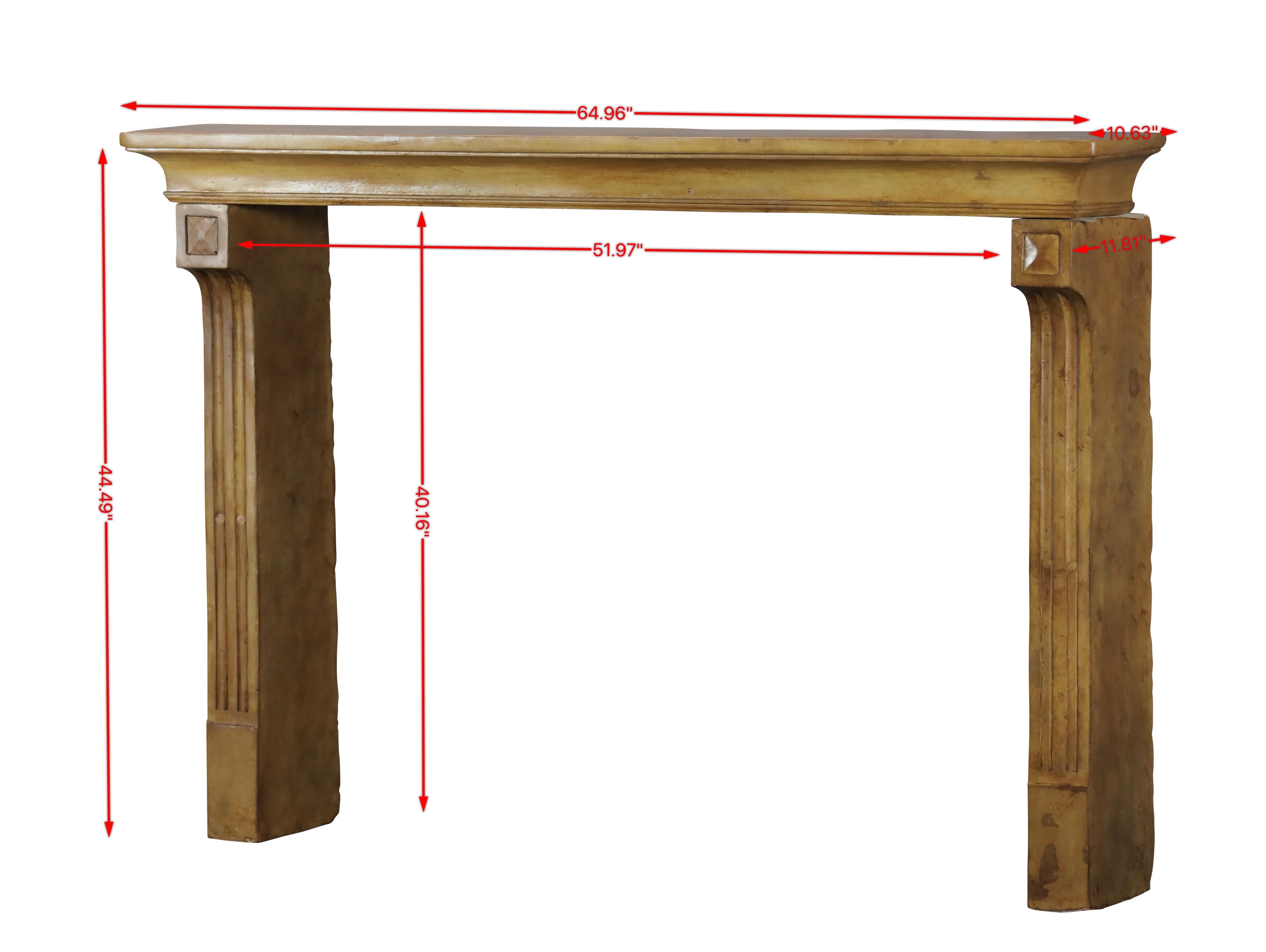 Französischer Kaminsims aus Stein für Cosy Interior Decor, Wood Look (Handgeschnitzt) im Angebot