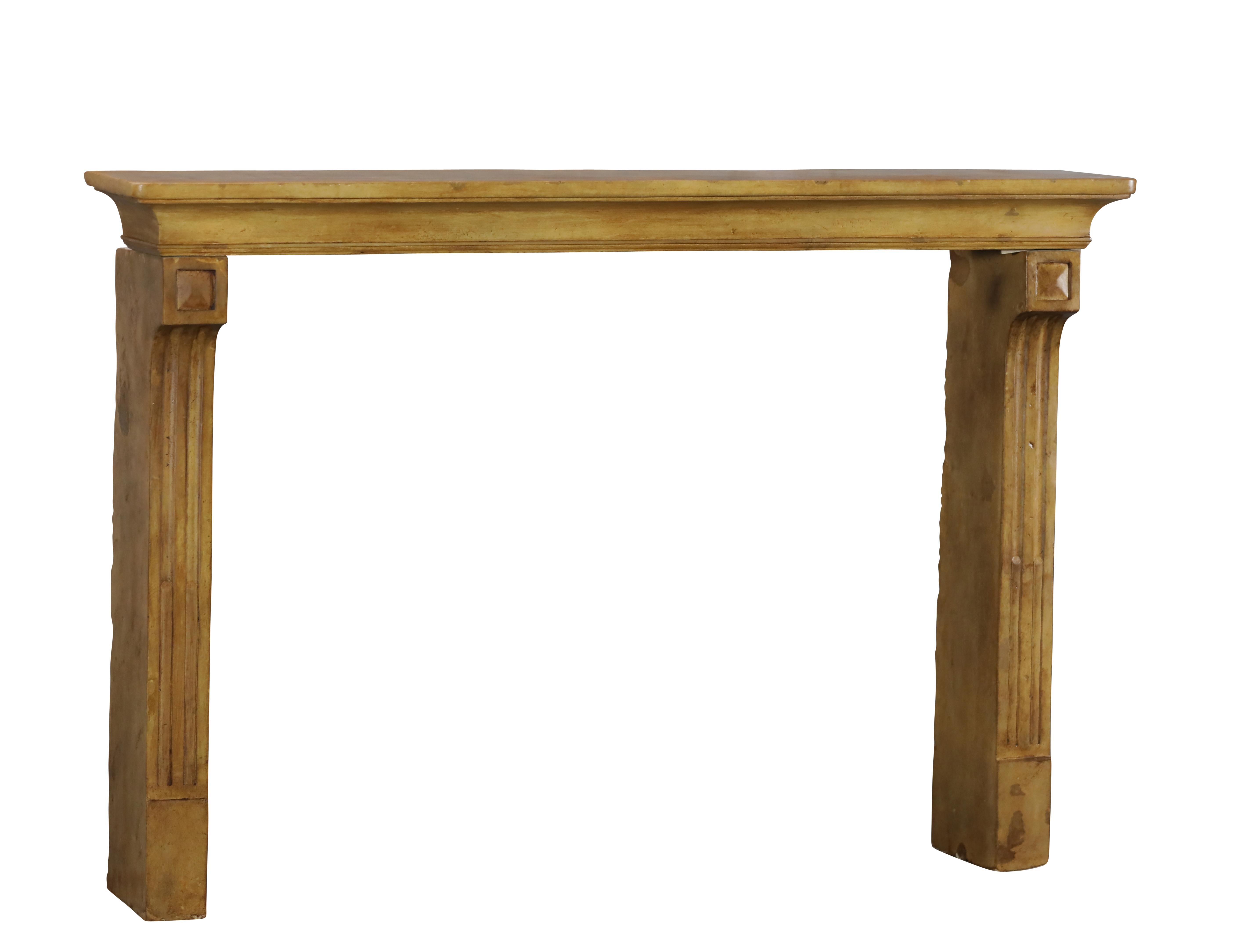 Französischer Kaminsims aus Stein für Cosy Interior Decor, Wood Look (19. Jahrhundert) im Angebot