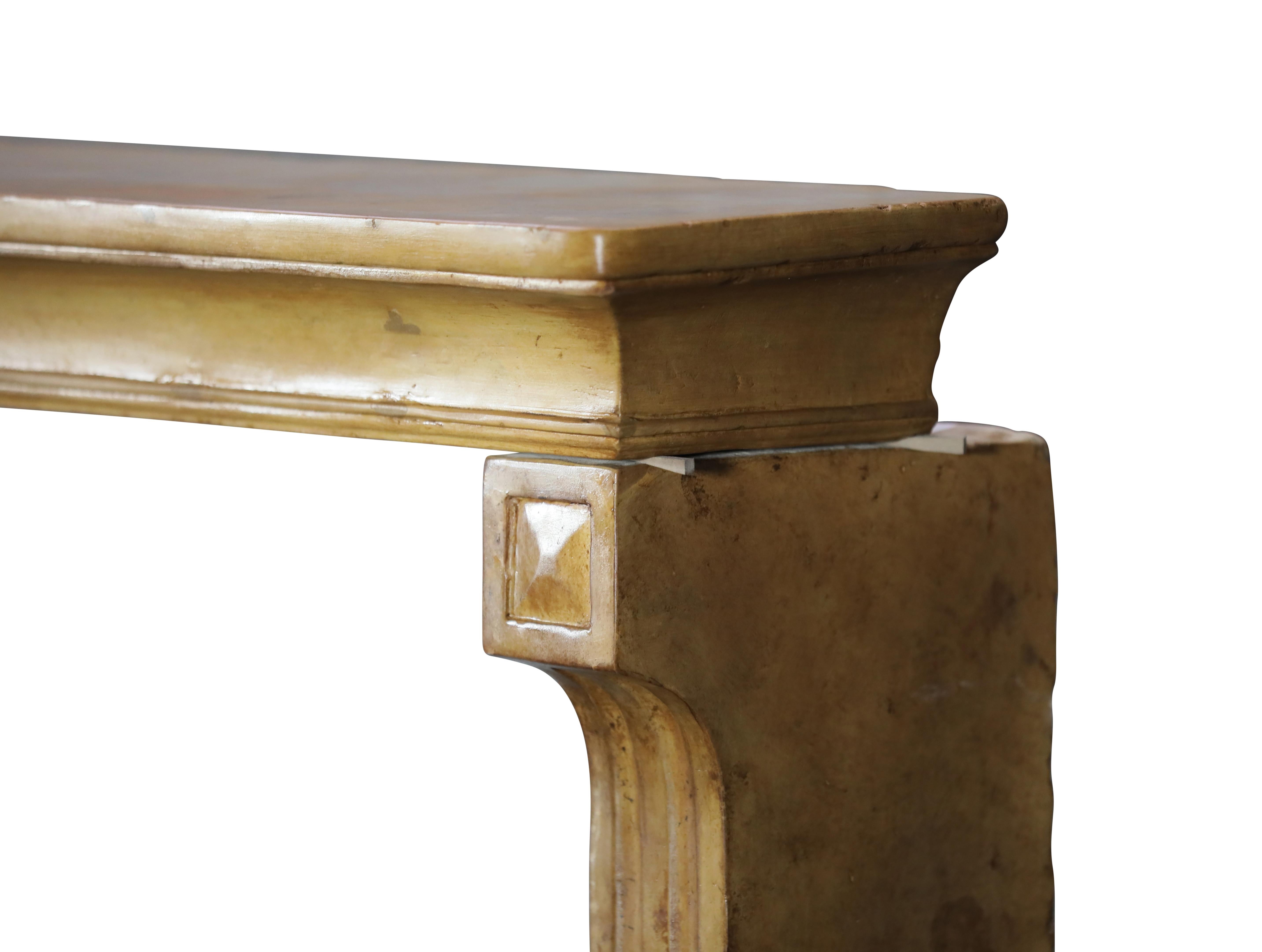 Französischer Kaminsims aus Stein für Cosy Interior Decor, Wood Look im Angebot 1