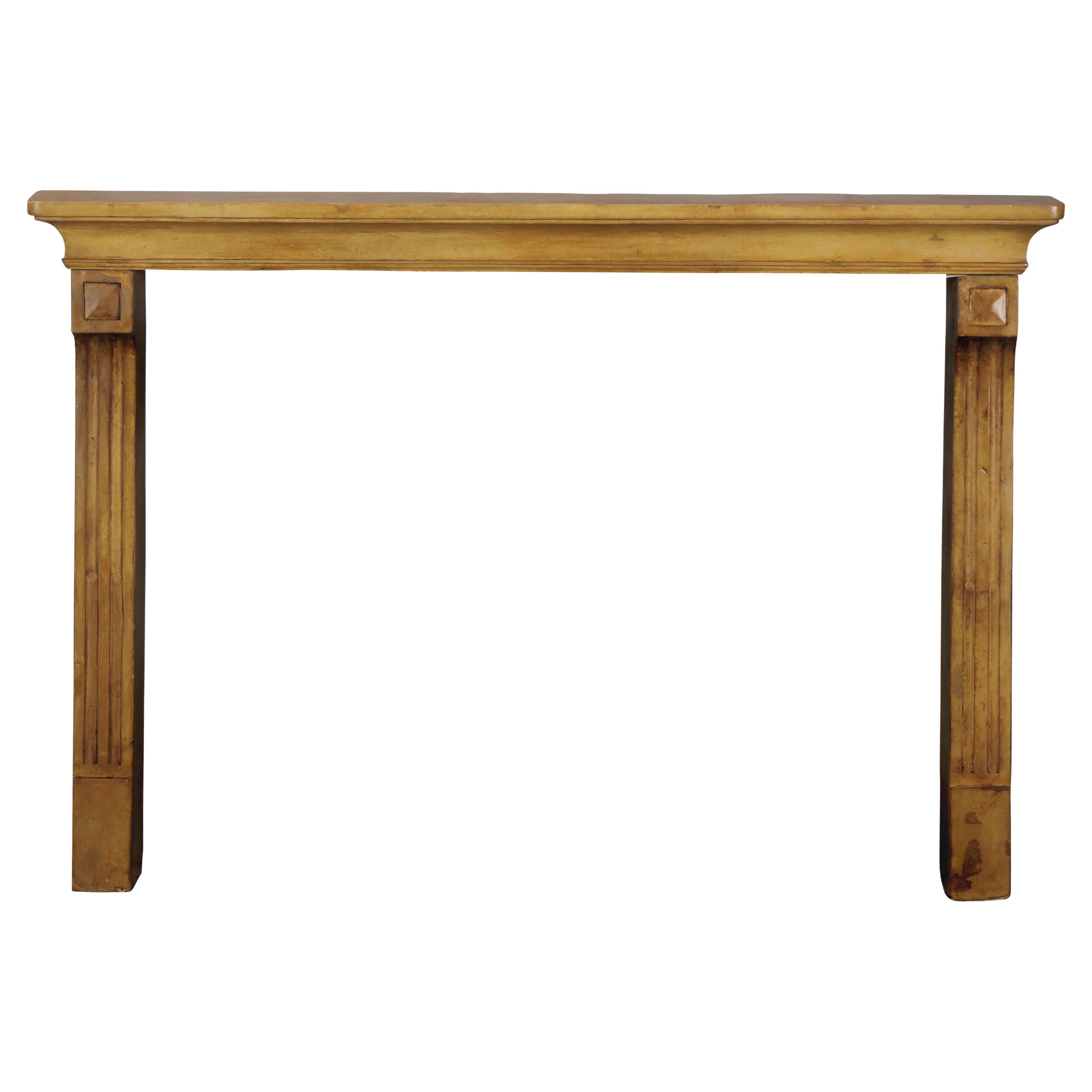 Französischer Kaminsims aus Stein für Cosy Interior Decor, Wood Look im Angebot
