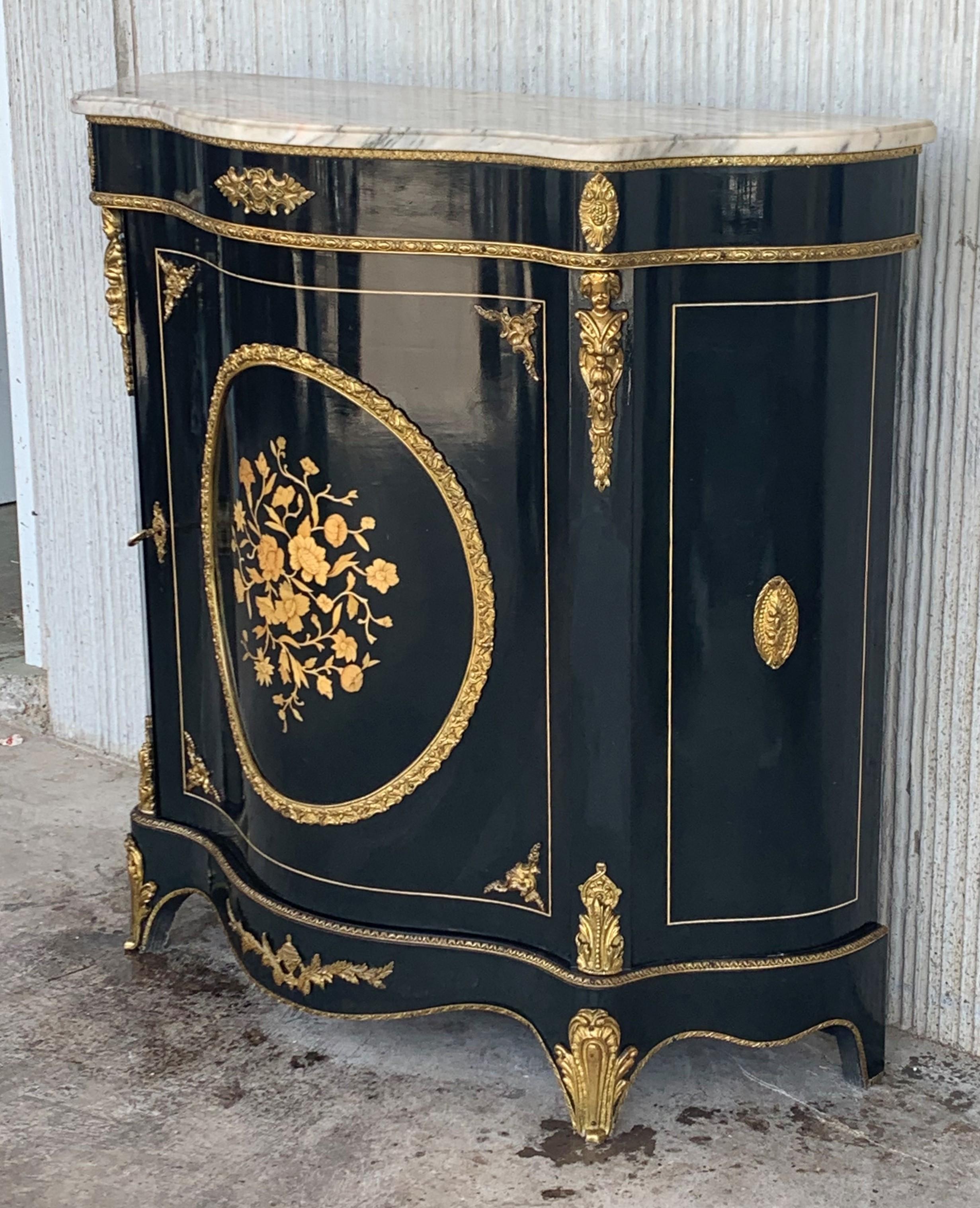 Néo-Renaissance Meuble de rangement français avec plateau en pierre monté sur bronze doré, 19ème siècle en vente