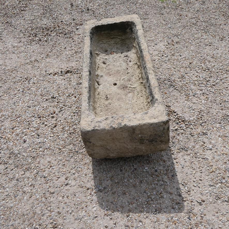 XIX secolo Abbeveratoio in pietra francese per una fioriera o un lavabo di rappresentanza in vendita