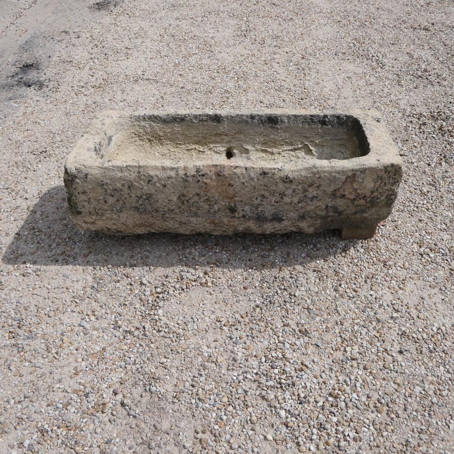 Calcare Abbeveratoio in pietra francese per una fioriera o un lavabo di rappresentanza in vendita