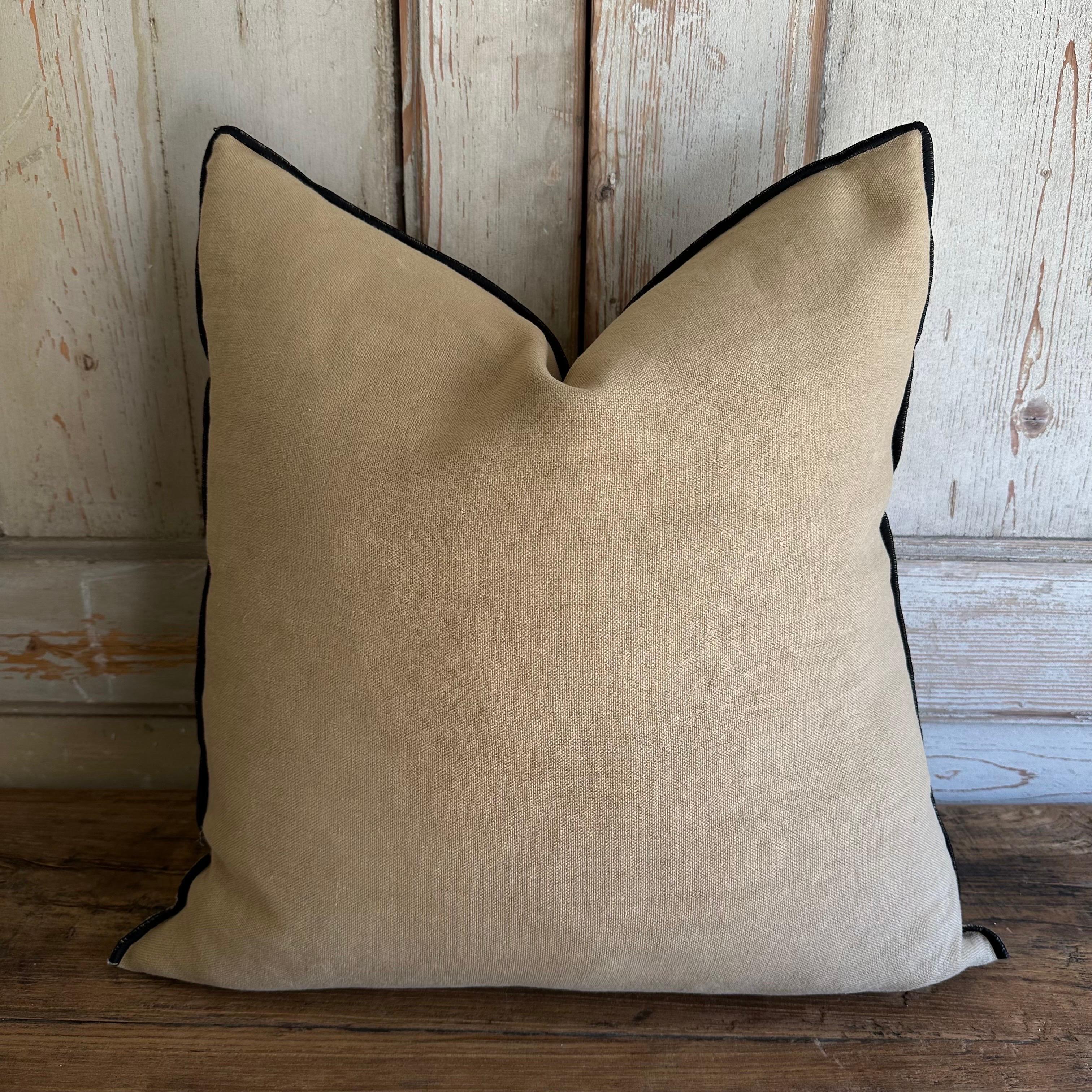Color : Sable tan/ brown colored nubby textured style pillow with a stitched edge, metal zipper closure. 
Size: 22