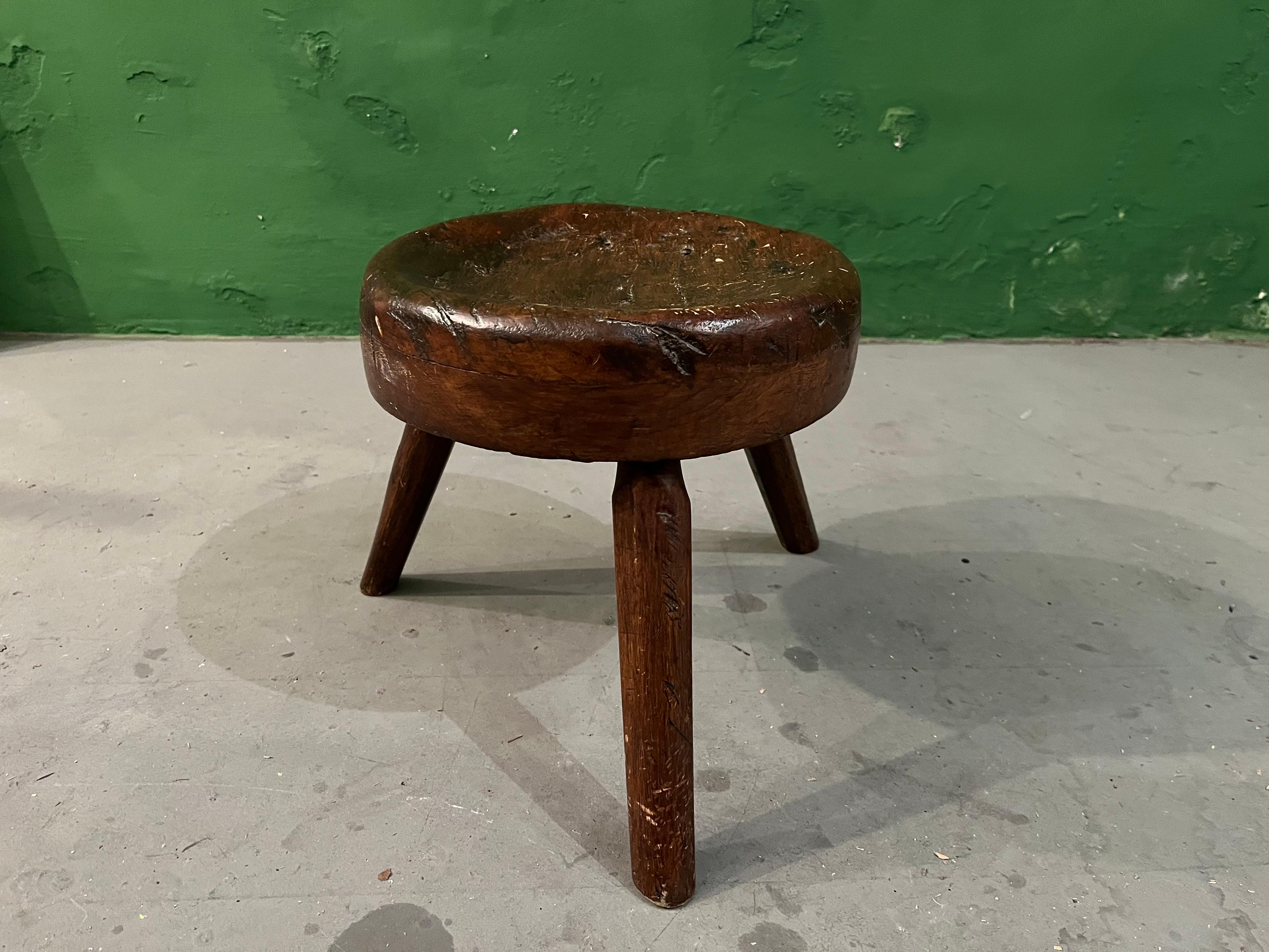 Ancient french stool with the most beautiful pattina, oak.
Charlotte Perriand was shurly insired by these kinds of classic craftsmenship and made the same stools in this style. This stool is full of history.