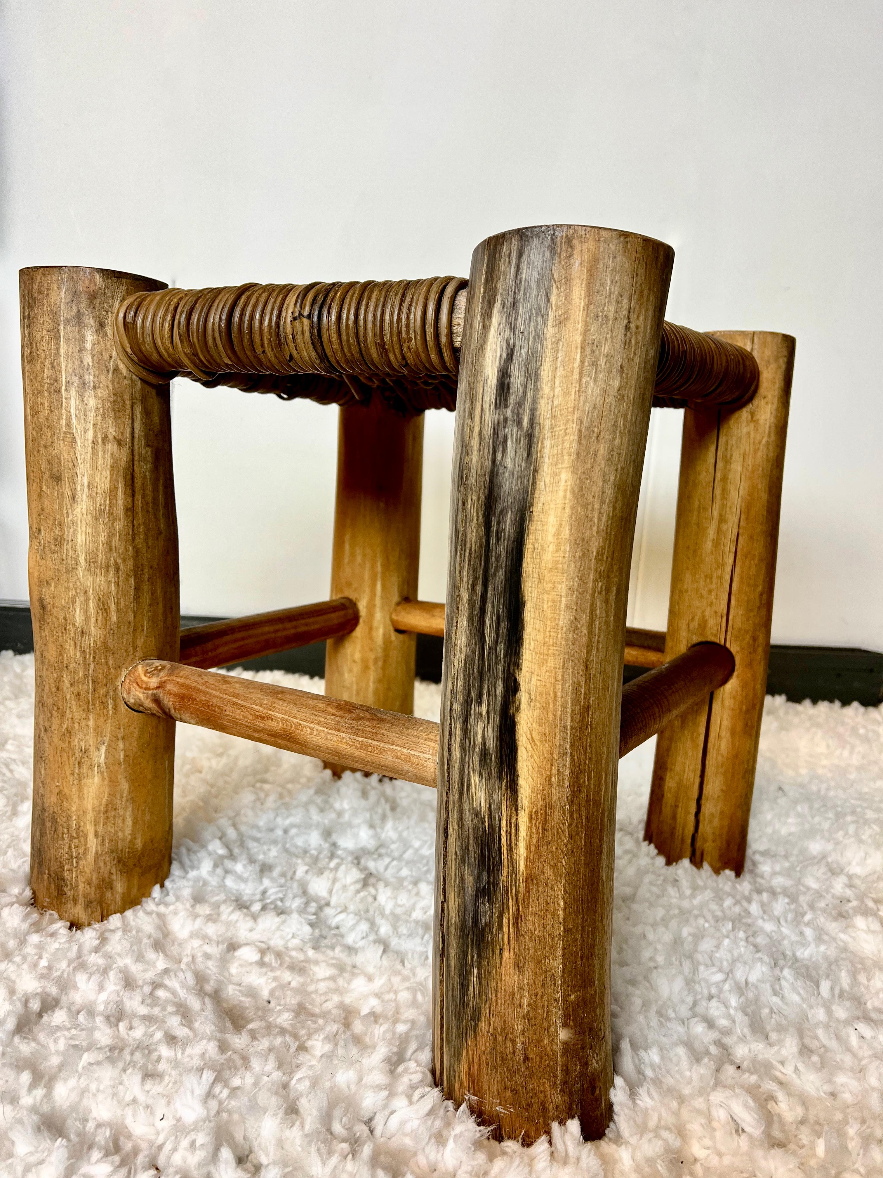 French stool in solid elm and rattan, 1950 For Sale 3