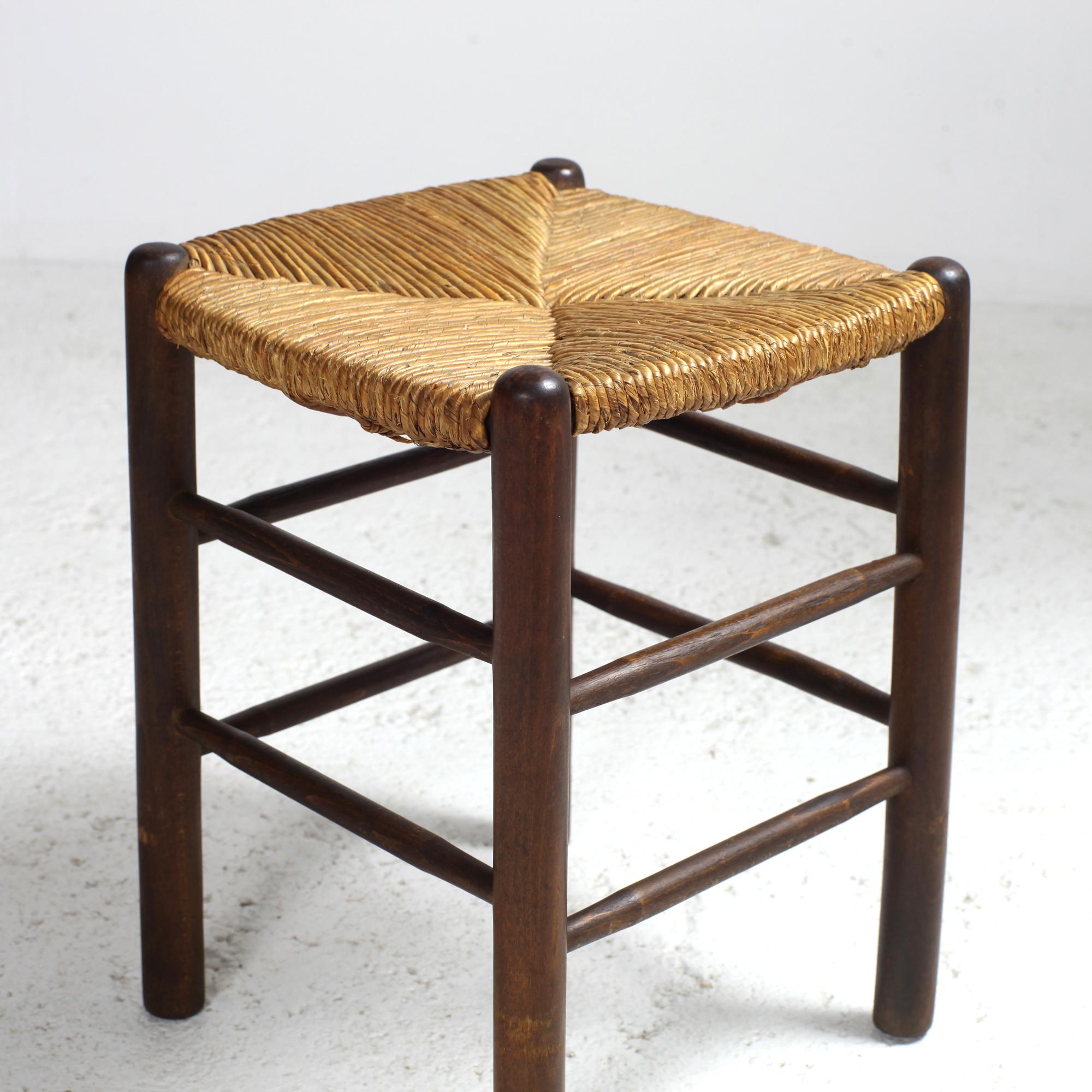 Französischer Hocker aus Stroh und Massivholz im Angebot 2
