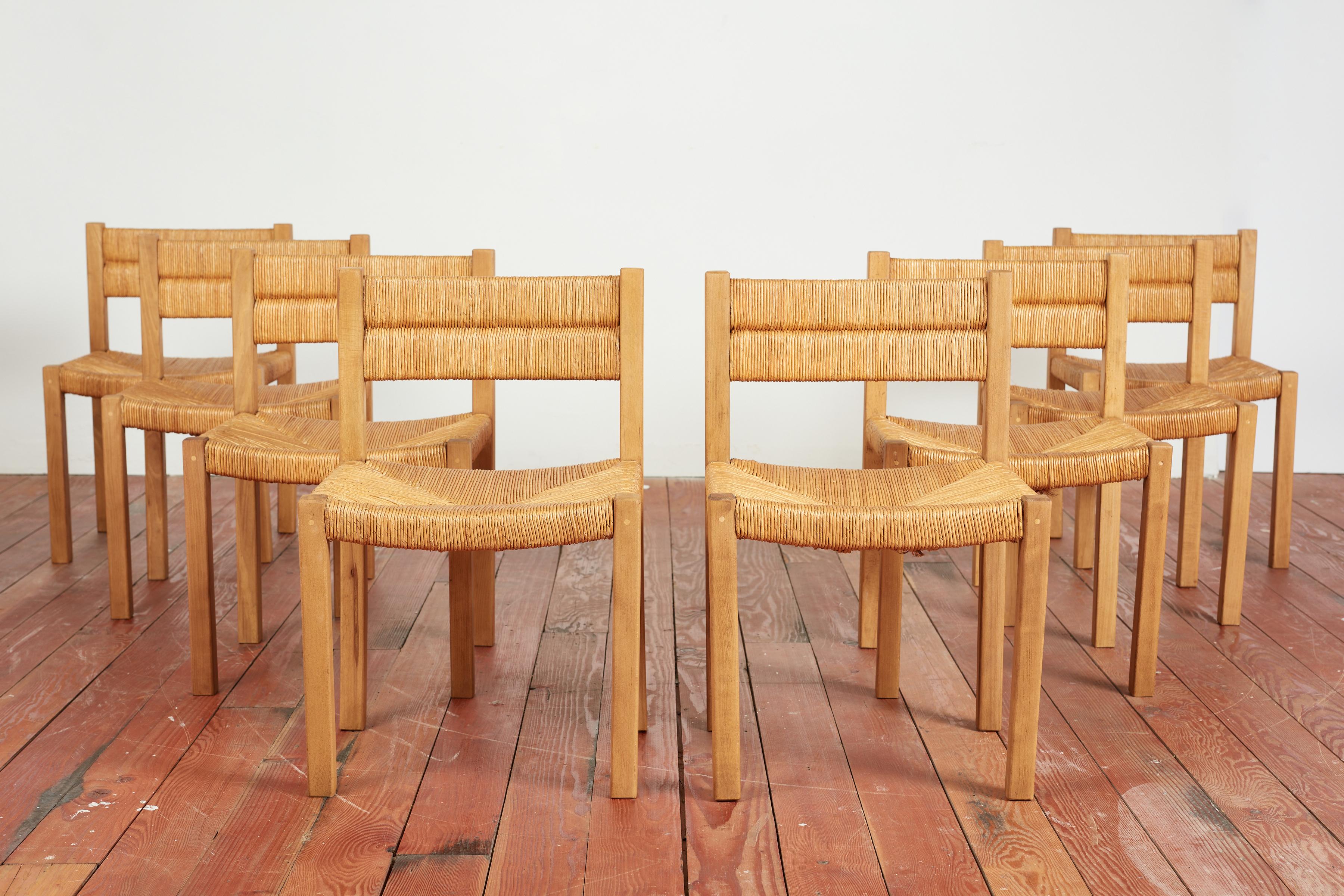 Fantastico set di 8 sedie da pranzo francesi nello stile delle sedie 