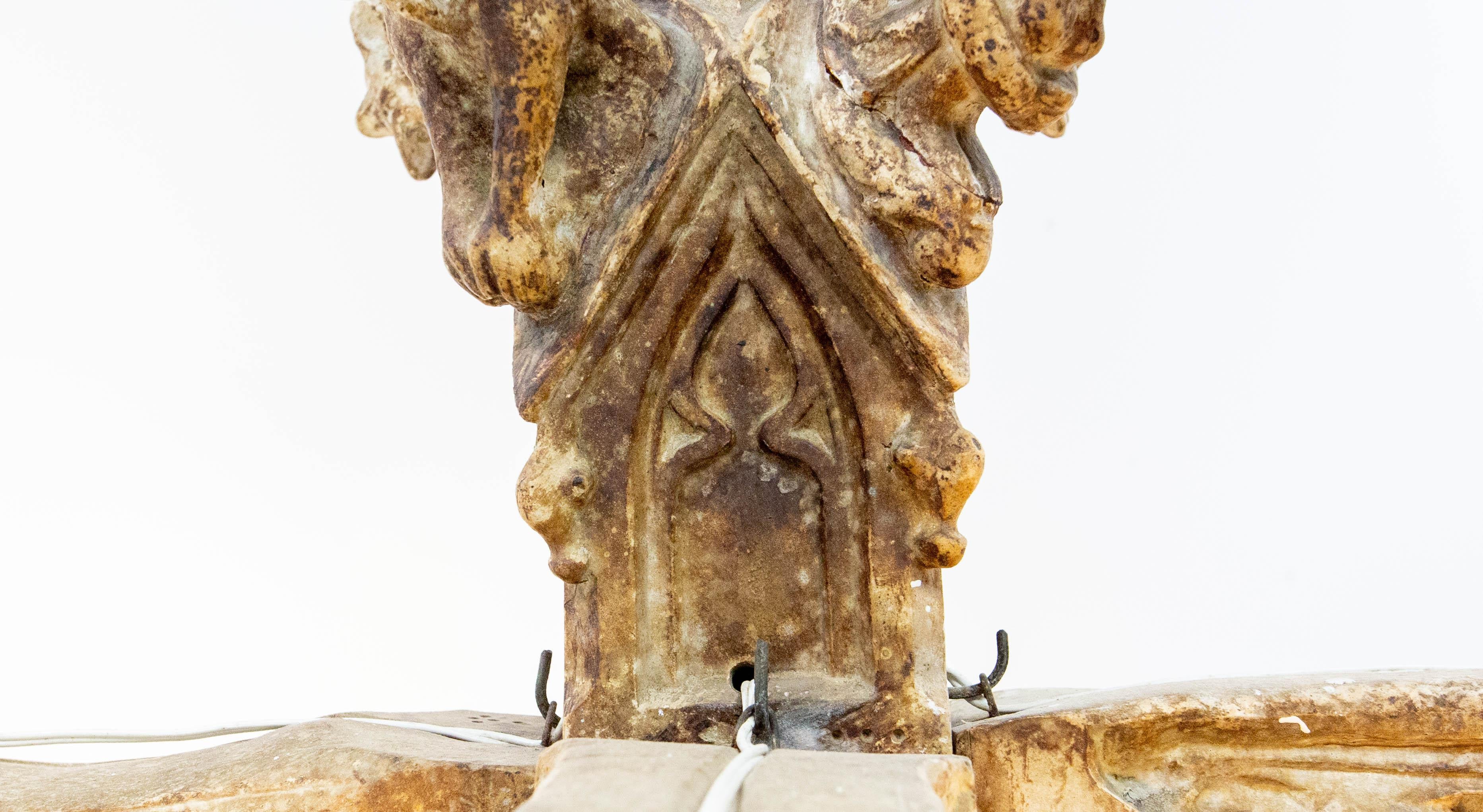 Lampadario a soffitto in stucco francese con otto gargoyles, circa 1850 in vendita 6