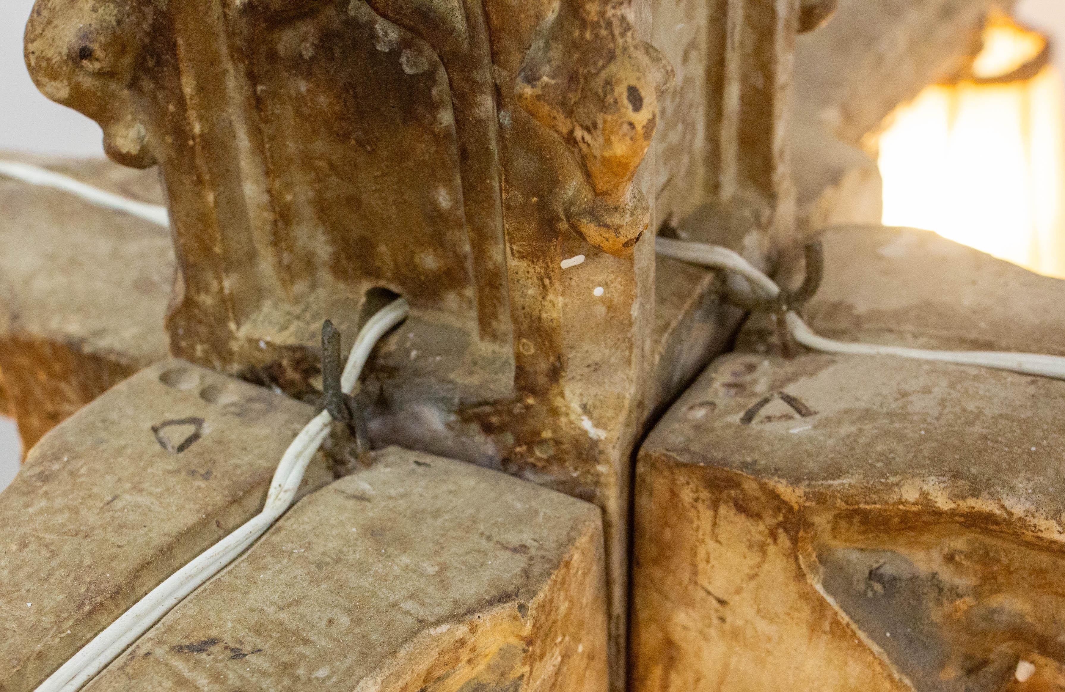 Lampadario a soffitto in stucco francese con otto gargoyles, circa 1850 in vendita 8