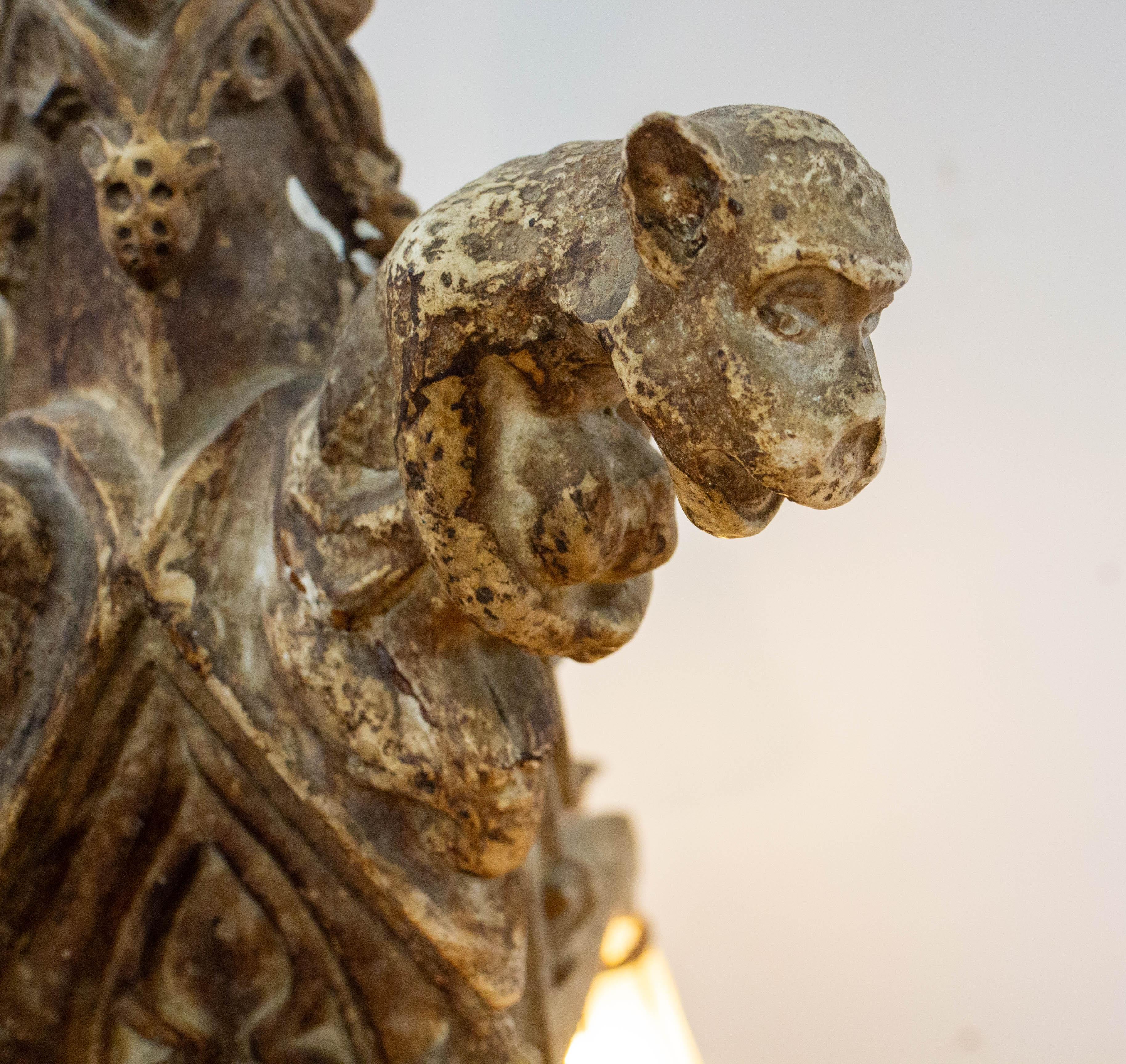 Lampadario a soffitto in stucco francese con otto gargoyles, circa 1850 in vendita 9