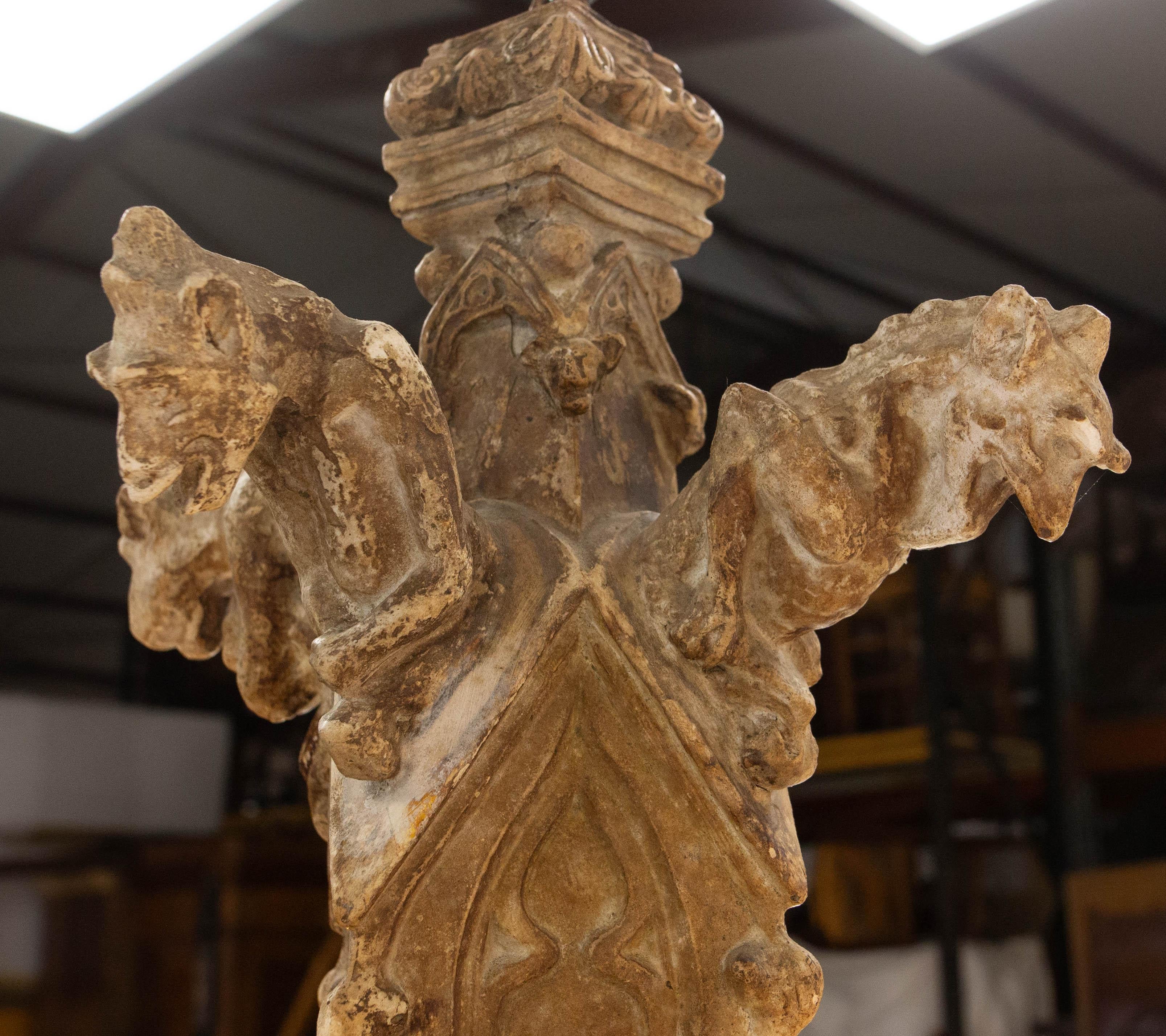 XIX secolo Lampadario a soffitto in stucco francese con otto gargoyles, circa 1850 in vendita
