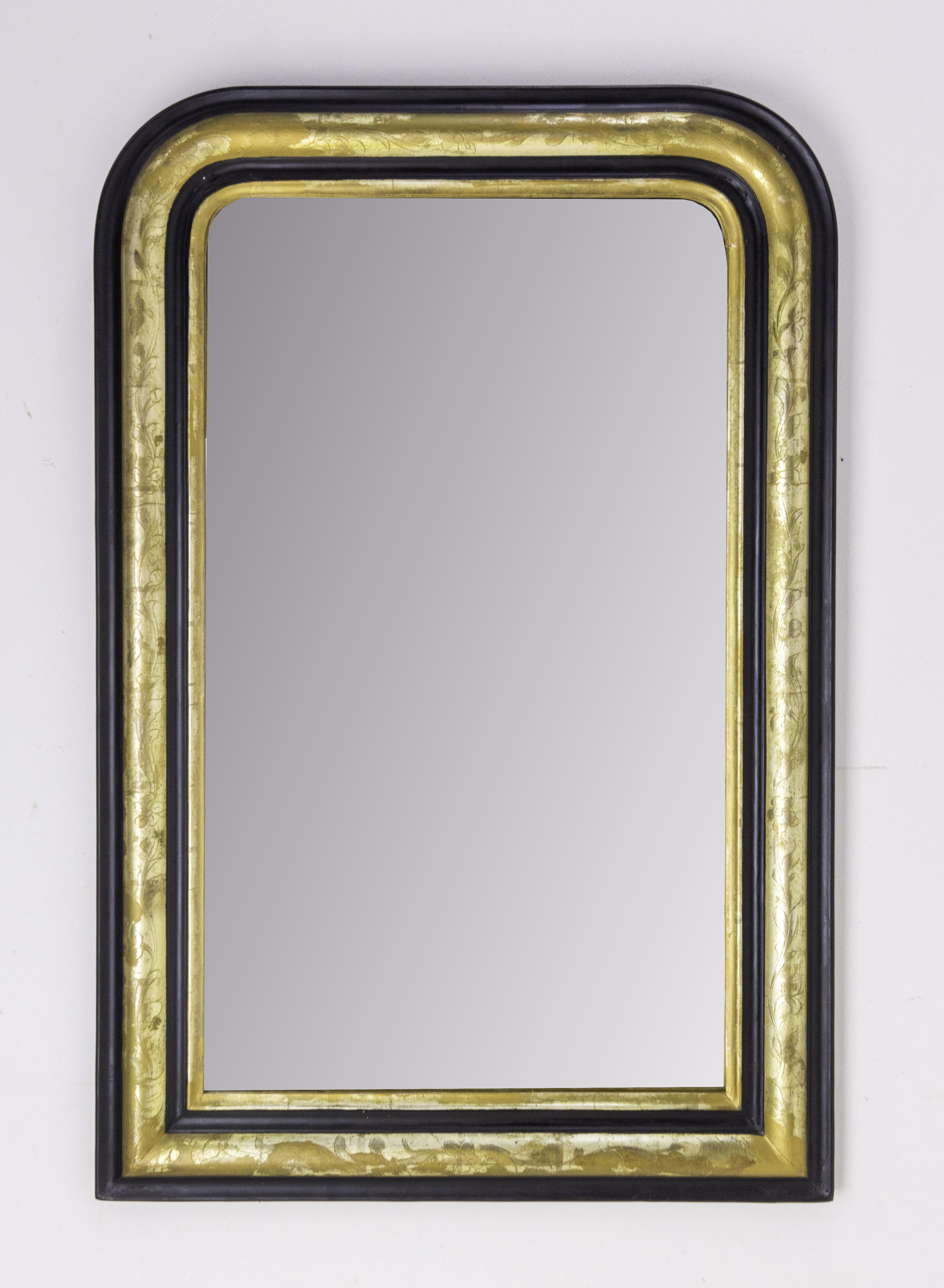 Napoléon III Stucco mirror,
Ebony imitation and gilt.
The mirror has been changed.
Good antique condition.

Shipping:
L 65,5 P 4 H 99 9,5 KG.