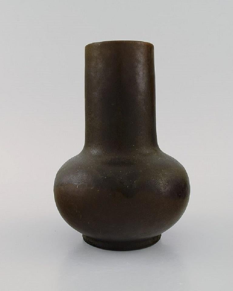 French studio ceramicist. Unique vase in glazed stoneware. 
Beautiful double glaze in brown shades. 1930s / 40s.
Measures: 19.5 x 13.5 cm.
In excellent condition.
Unclearly stamped.
