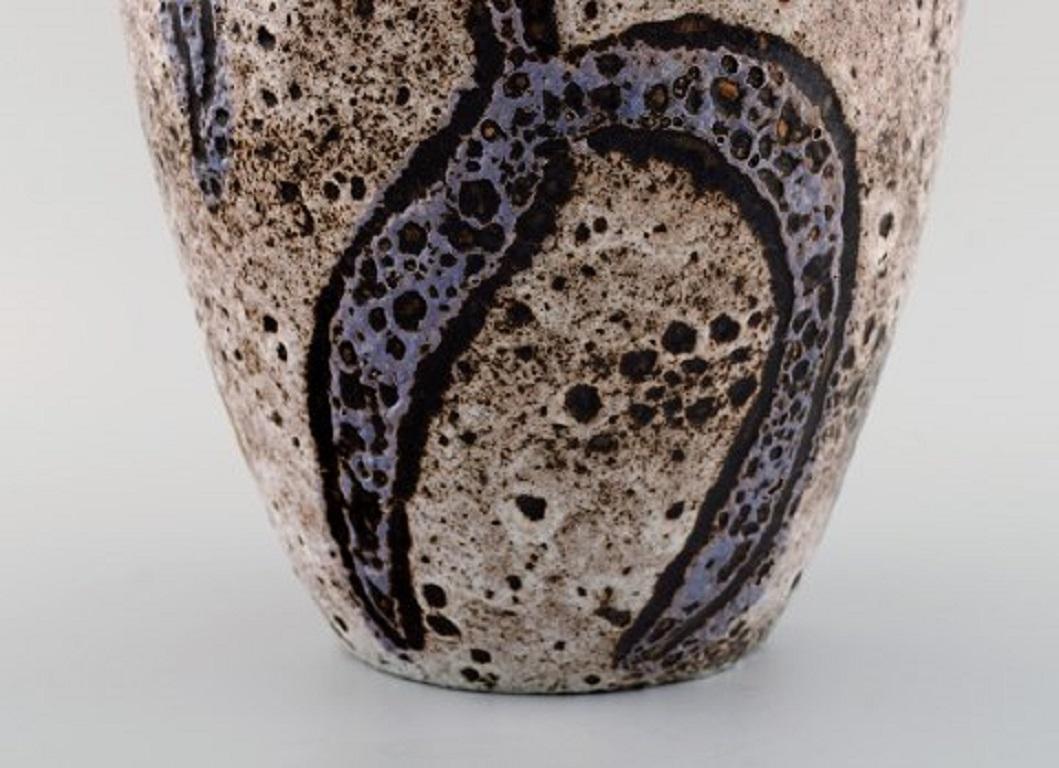 Französische französische Studio-Keramik, große Vase aus glasierter Keramik, dekoriert mit Tänzern (20. Jahrhundert) im Angebot