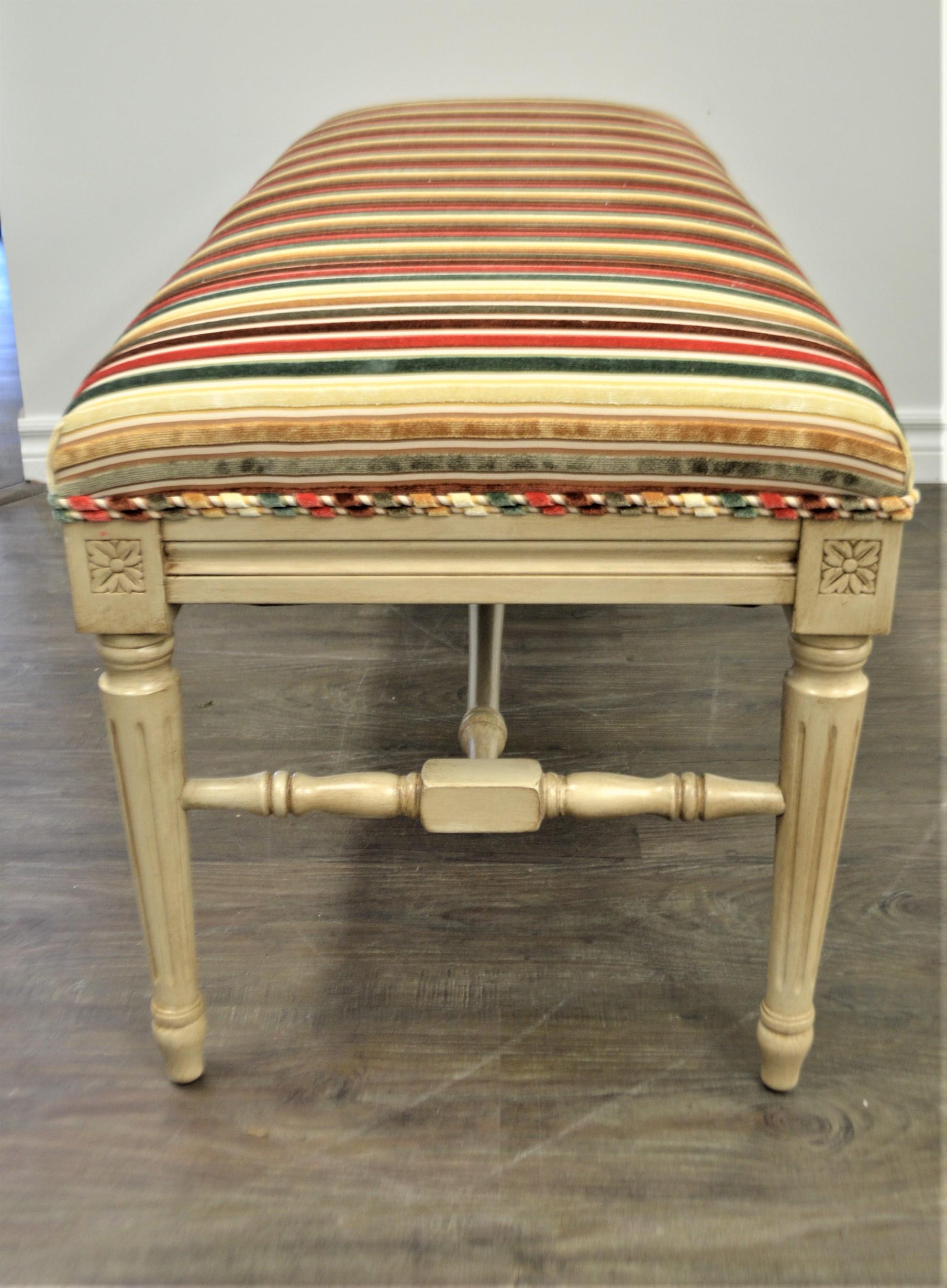 Wooden bench, made in Italy of beechwood, it has Louis XVI style legs and cross bar, it has been painted in a light gold tone to match the colors in the cut velvet fabric.
This bench is available for custom on choice of wood finish, painted or wood