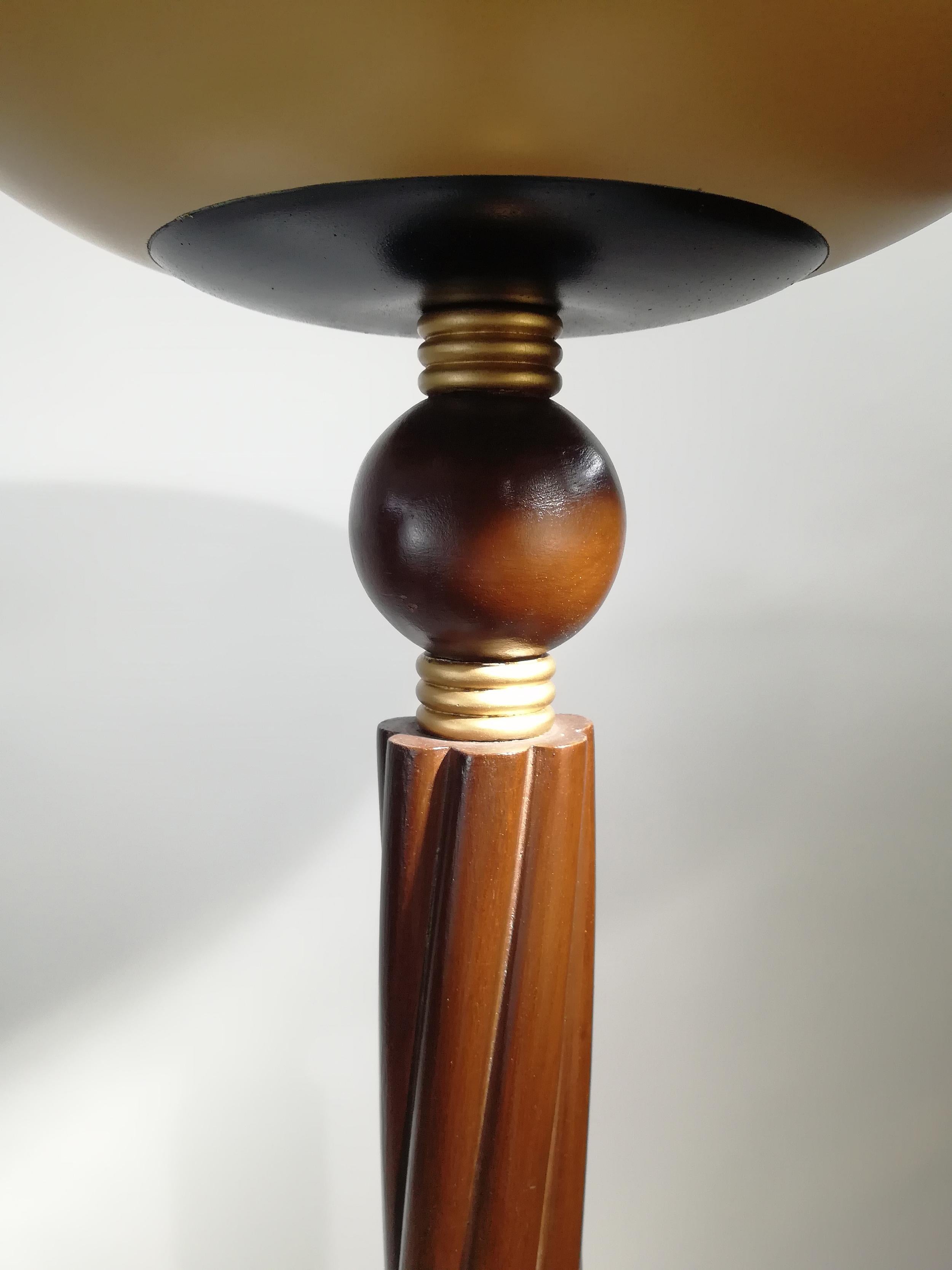 Art déco Lampadaire Art Déco en bois et laiton de style français Torchiere en vente