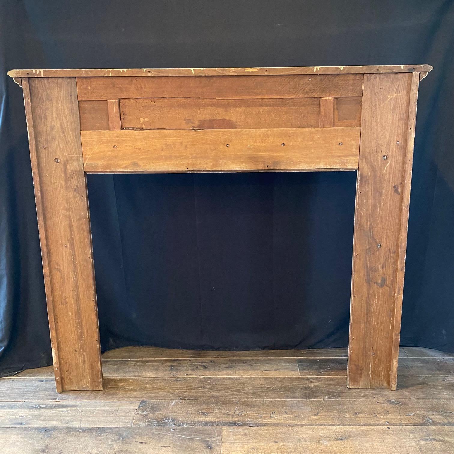 French Style Art Nouveau Carved Oak Mantel with Gold Acanthus Leaves For Sale 1
