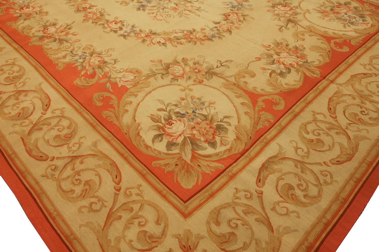 French Style Aubusson Flat-Weave Rug Floral Design with Medallion, 21st Century In Excellent Condition In Ferrara, IT