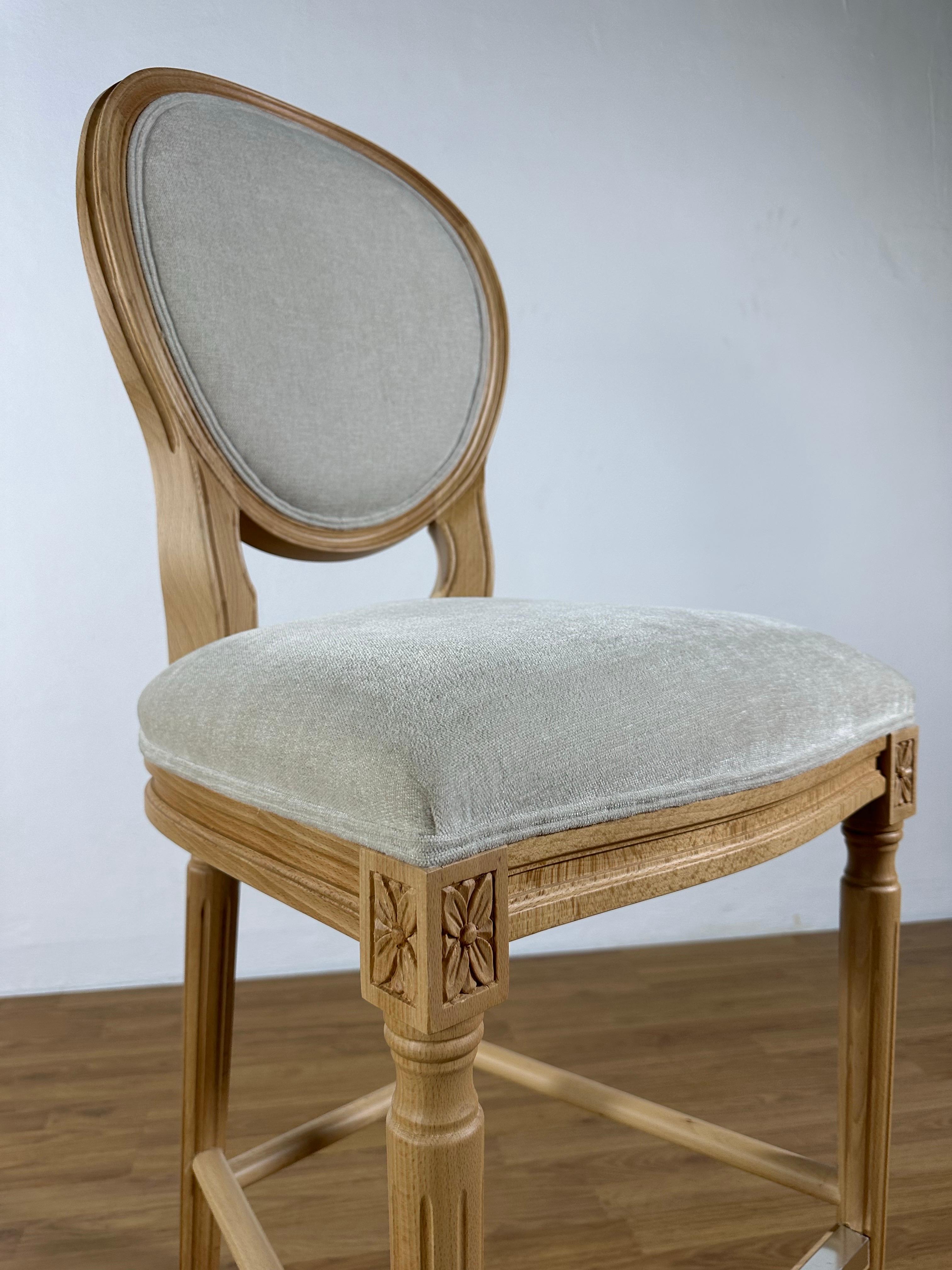 French-Style Beech Wood Stool Fabric Coating Customizable Bar or Counter Height In New Condition For Sale In Alcoy, Alicante