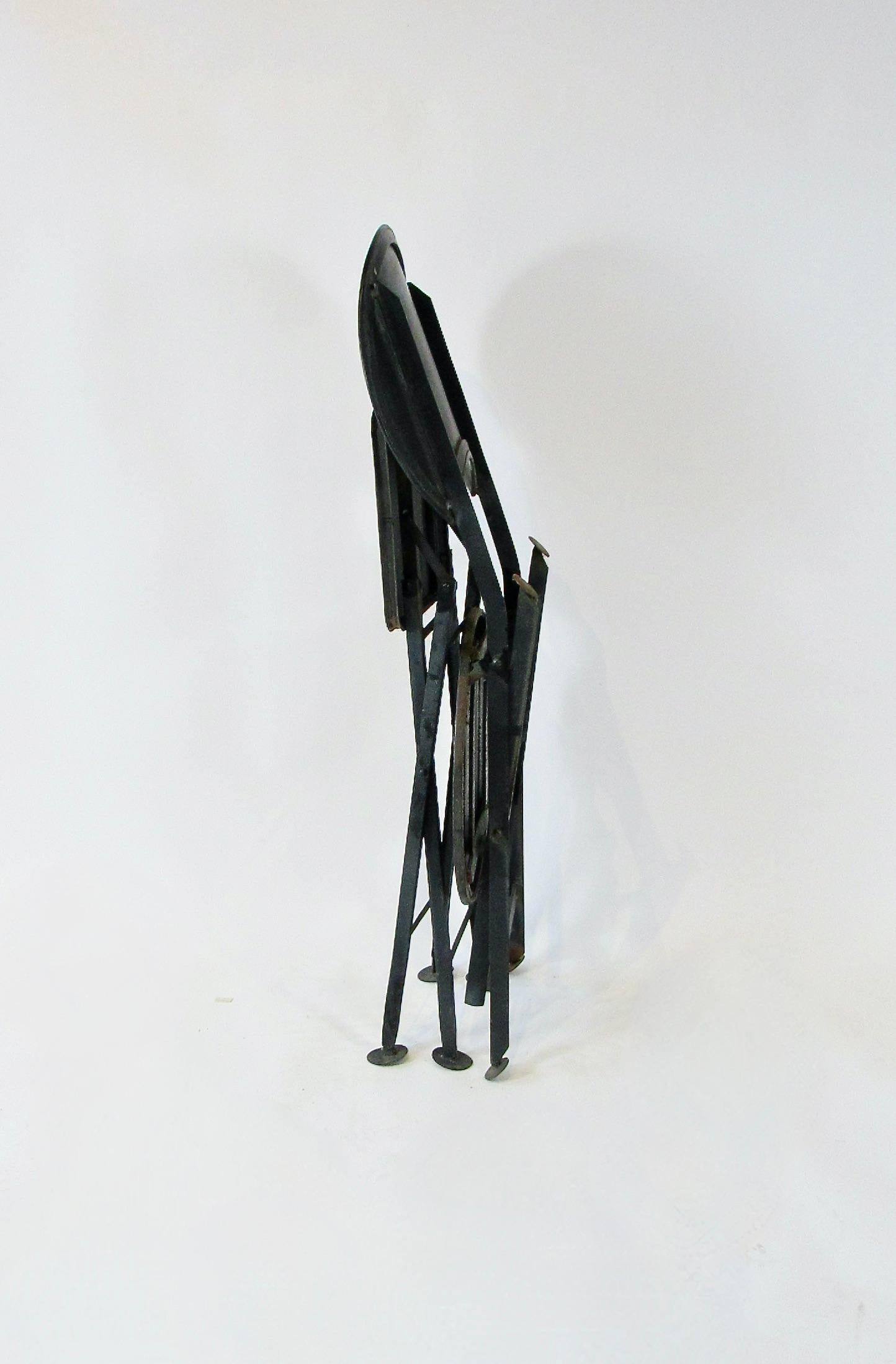 Chaises de bistro françaises avec table 7