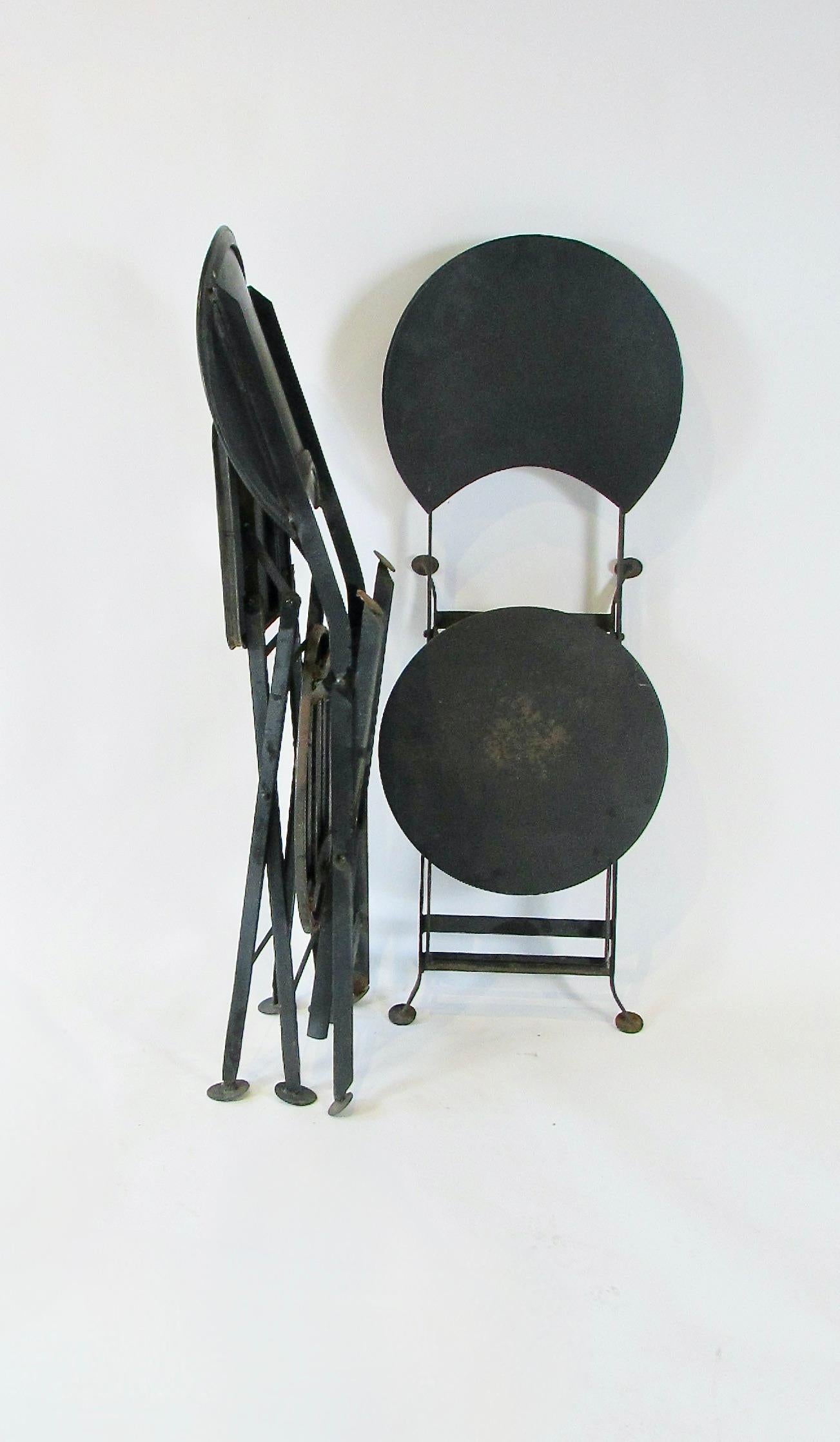 Chaises de bistro françaises avec table 8