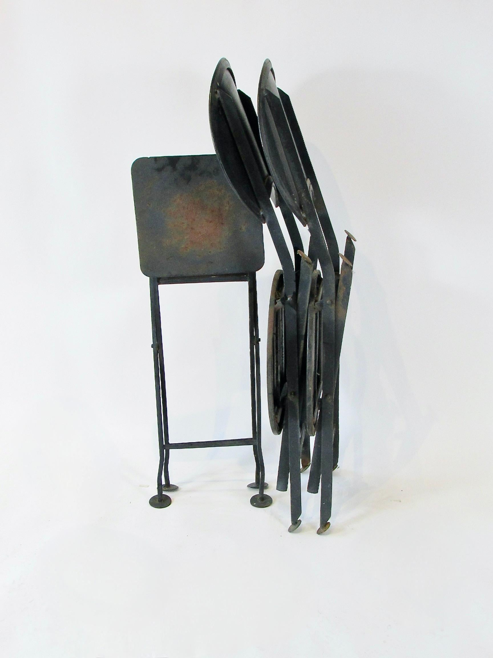 Chaises de bistro françaises avec table 10