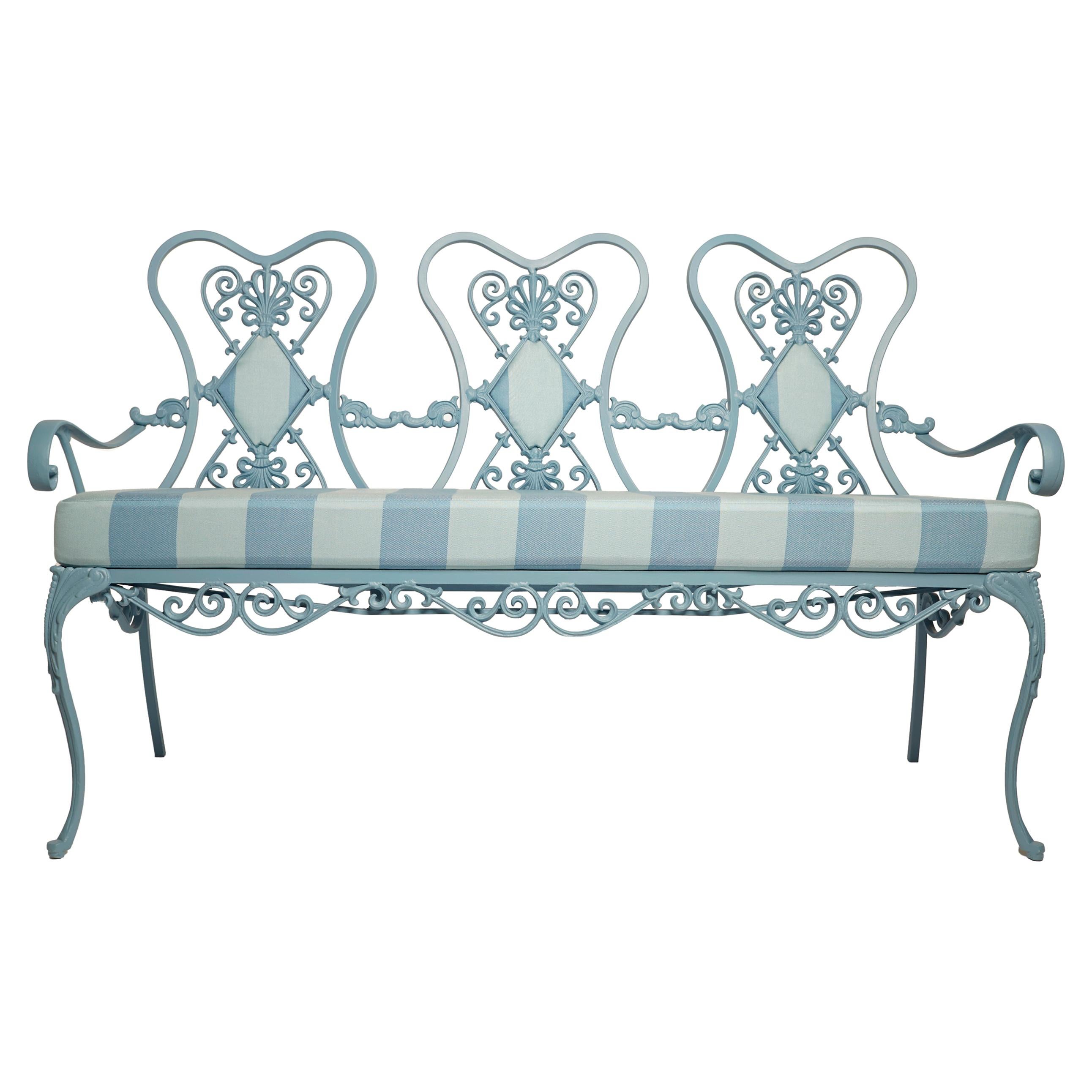 French Style Blue Painted Metal Garden Bench im Angebot