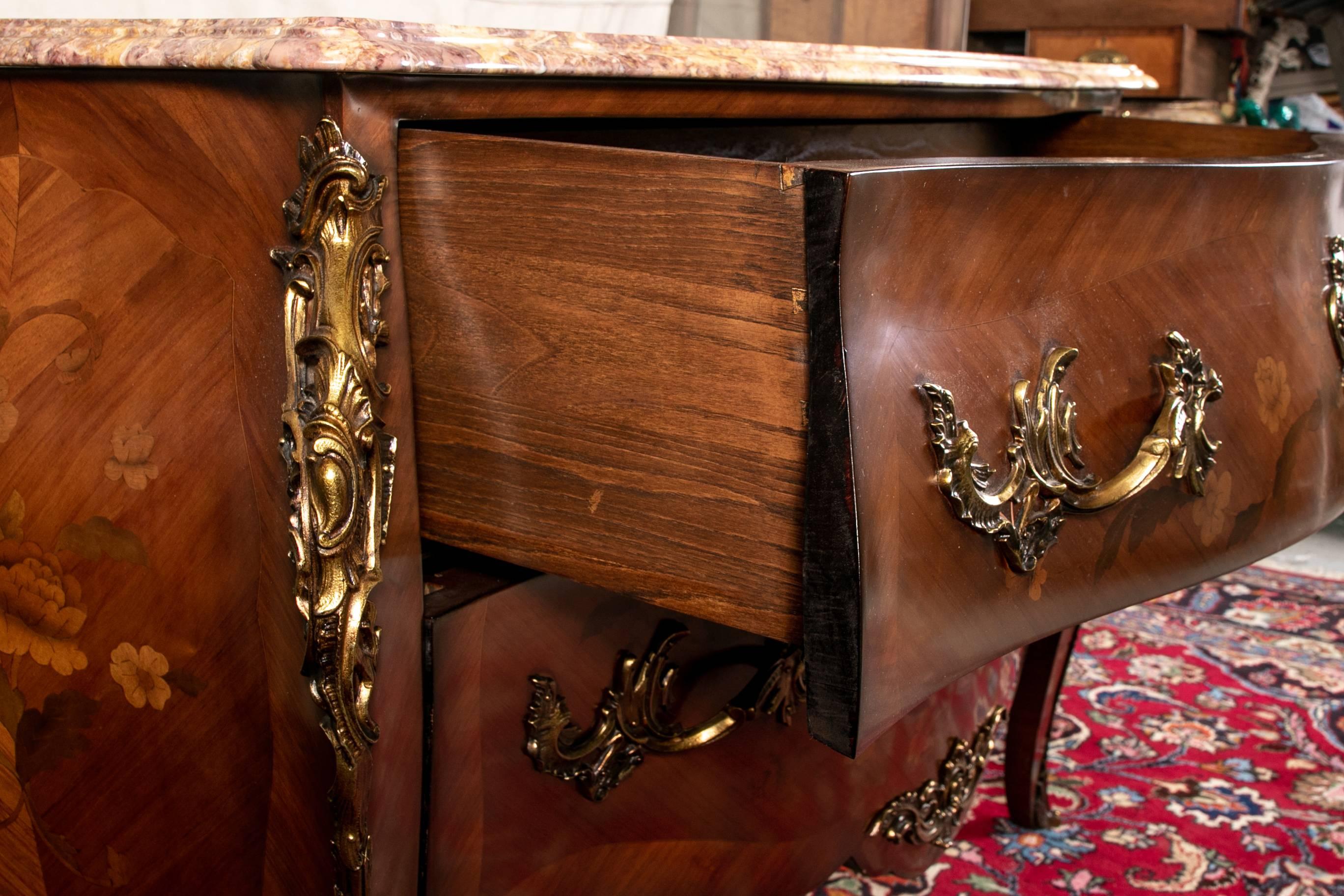 Commode de style français en marqueterie de bombe avec dessus en marbre par J.F. Pogge:: Amsterdam 3