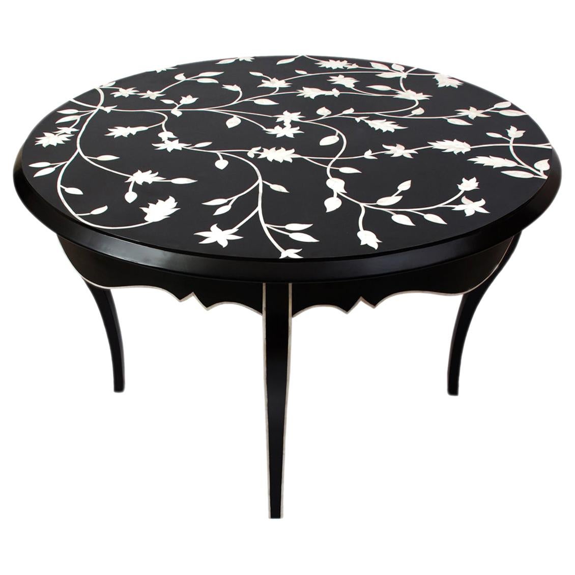 Table de salle à manger ou de foyer en marqueterie d'os de style français avec motif floral en vente