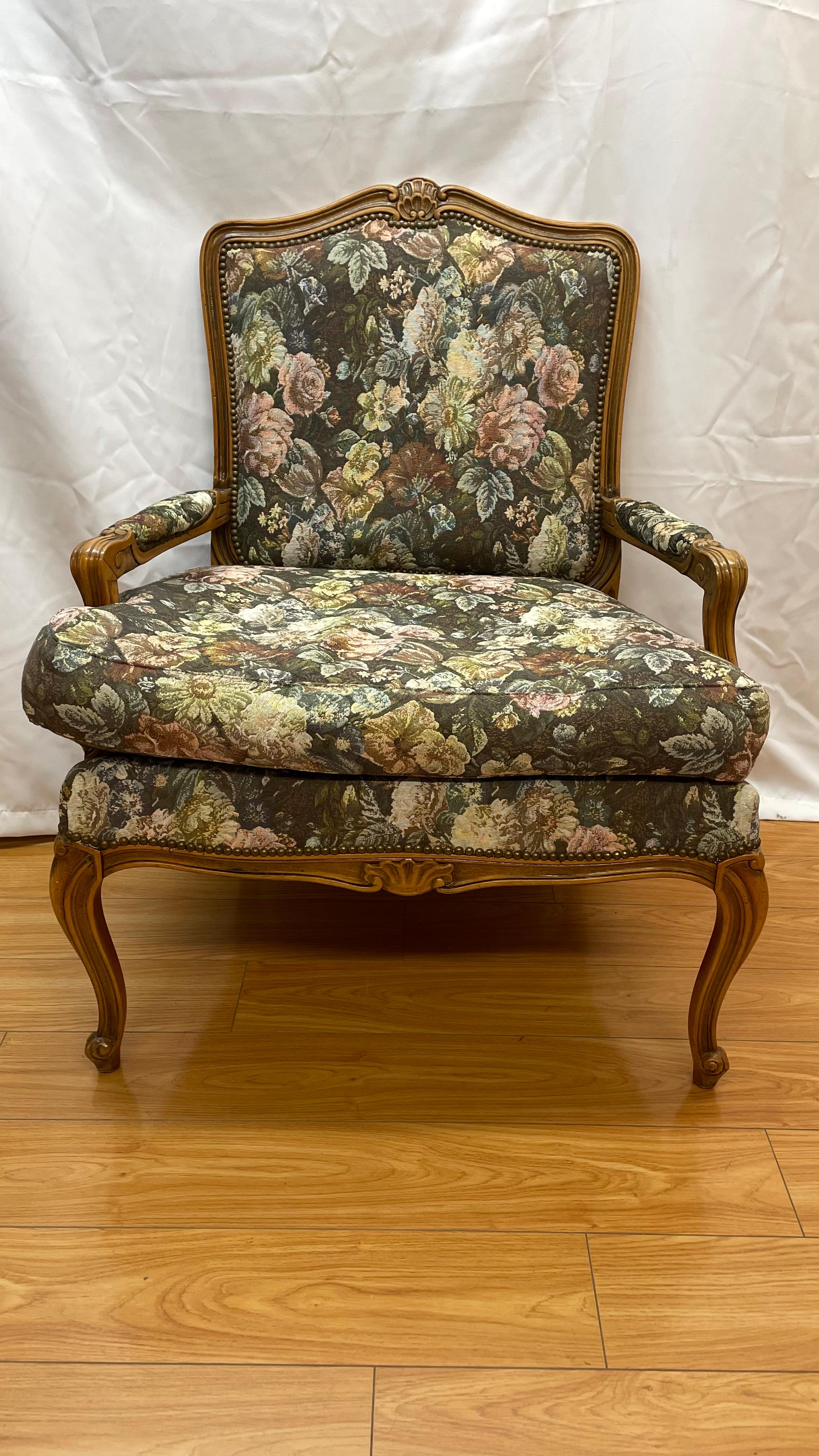 French style brass and walnut armchairs with floral fabric For Sale 4