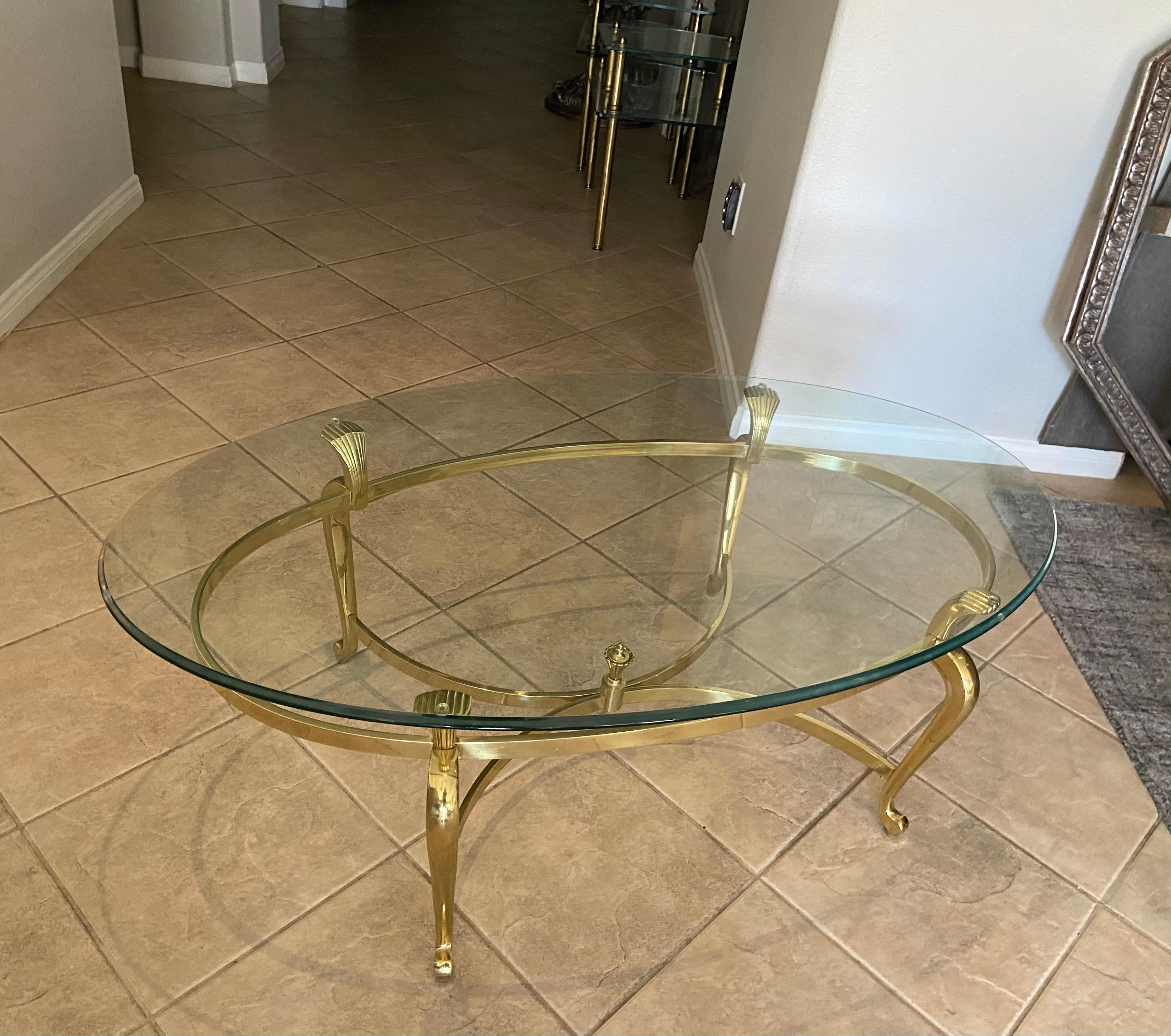French Style Brass Oval Coffee Cocktail Table In Good Condition In Palm Springs, CA