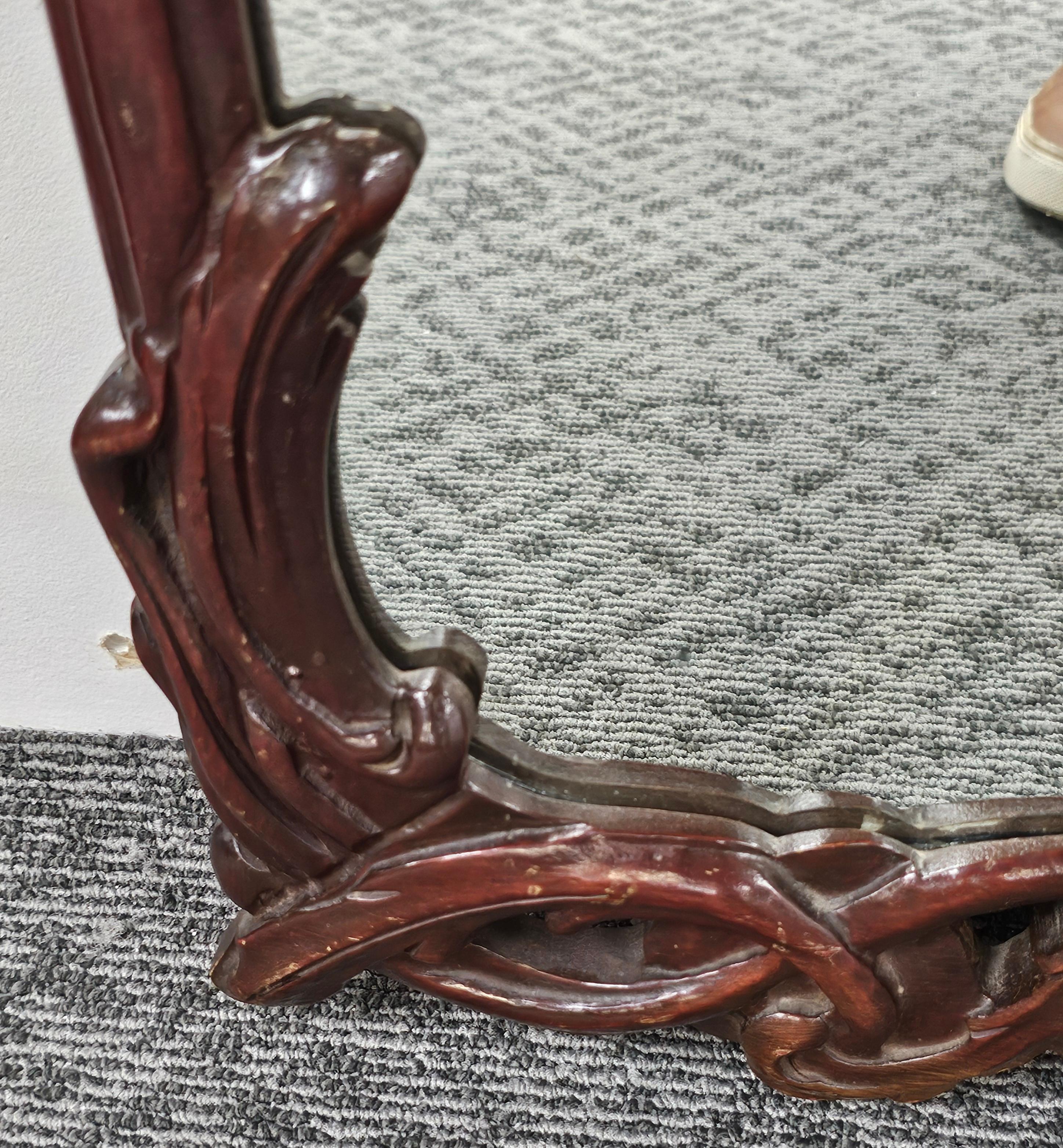 20ième siècle Français  Miroir mural à cadre en acajou sculpté en vente