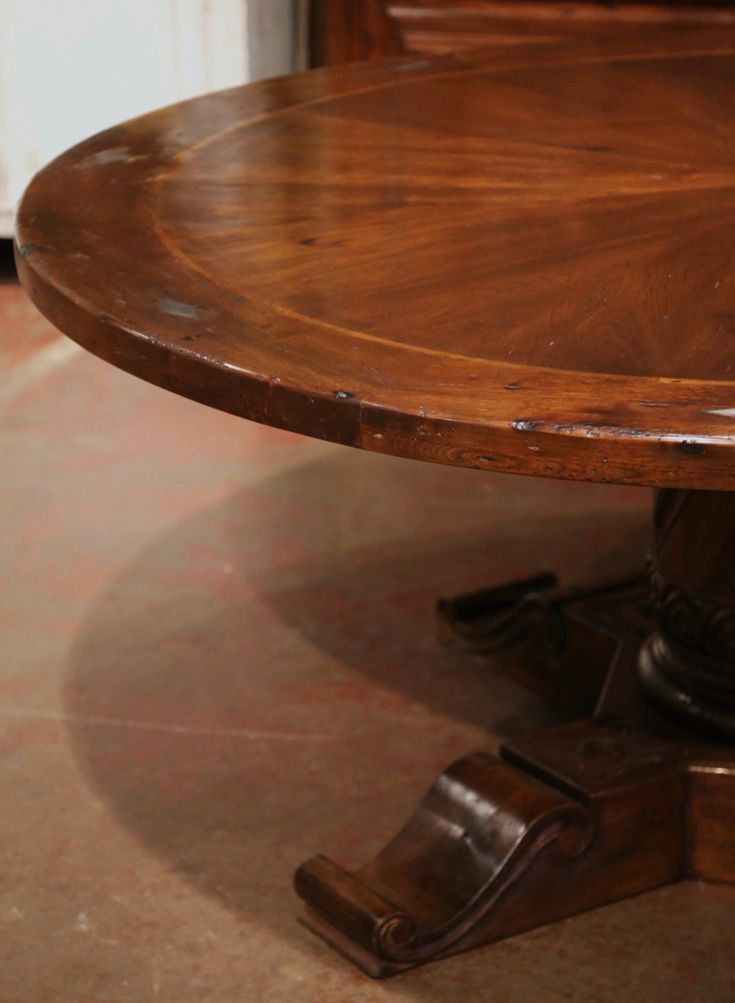 French Style Carved Walnut Walnut Round Table on Center Column Pedestal Base In Excellent Condition In Dallas, TX