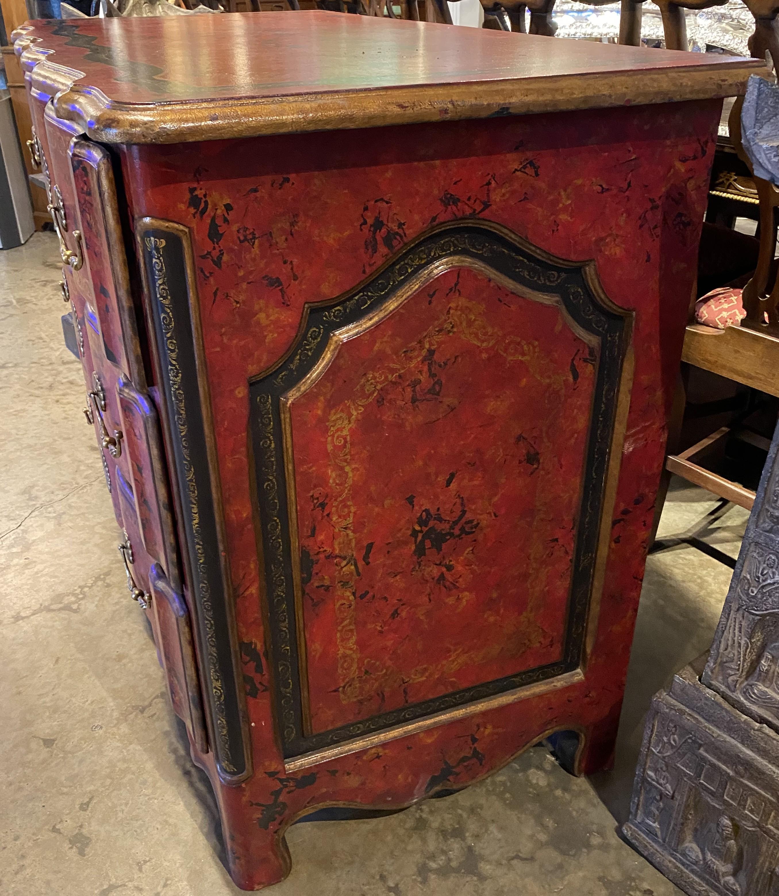 Cassapanca o commode in stile francese con superficie in ecopelle lavorata in rosso In condizioni buone in vendita a Milford, NH
