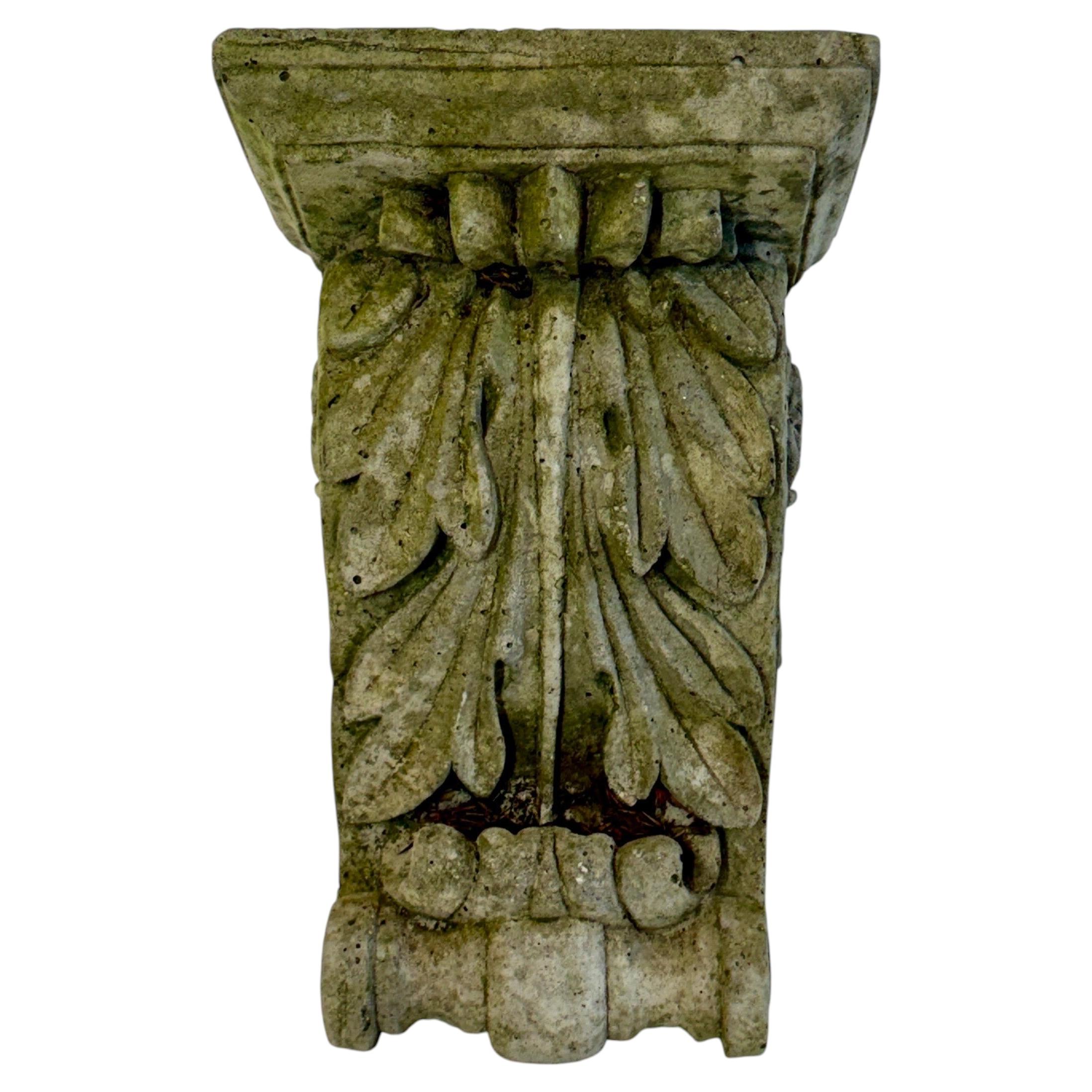 Frammento di giardino in calcestruzzo in stile francese, mensola da parete ornamentale