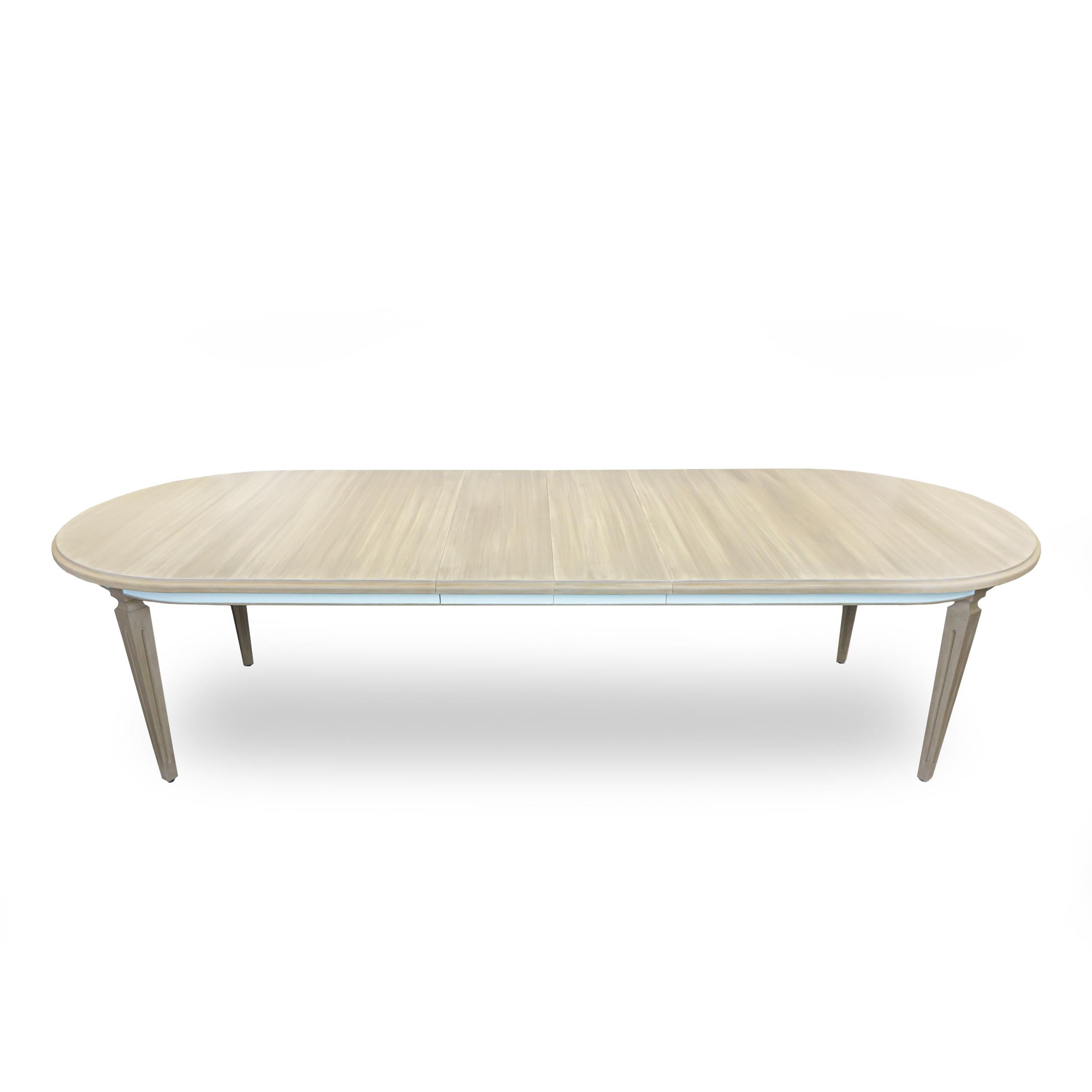 French Style Dining Table with 2 Leaf Extensions For Sale 1