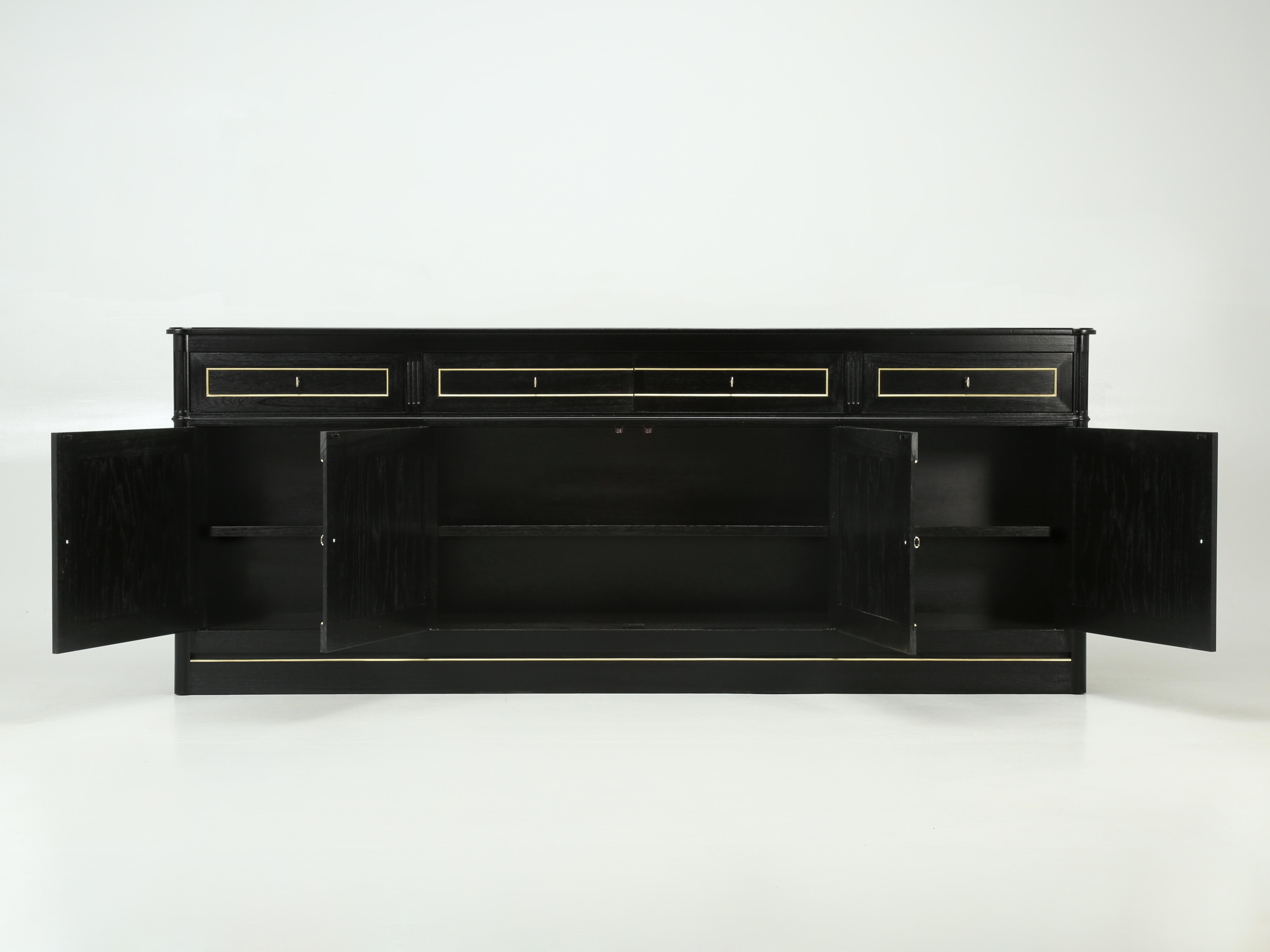 Buffet Luigi XVI in mogano ebanizzato in stile francese con finiture in ottone su ordinazione in vendita 5
