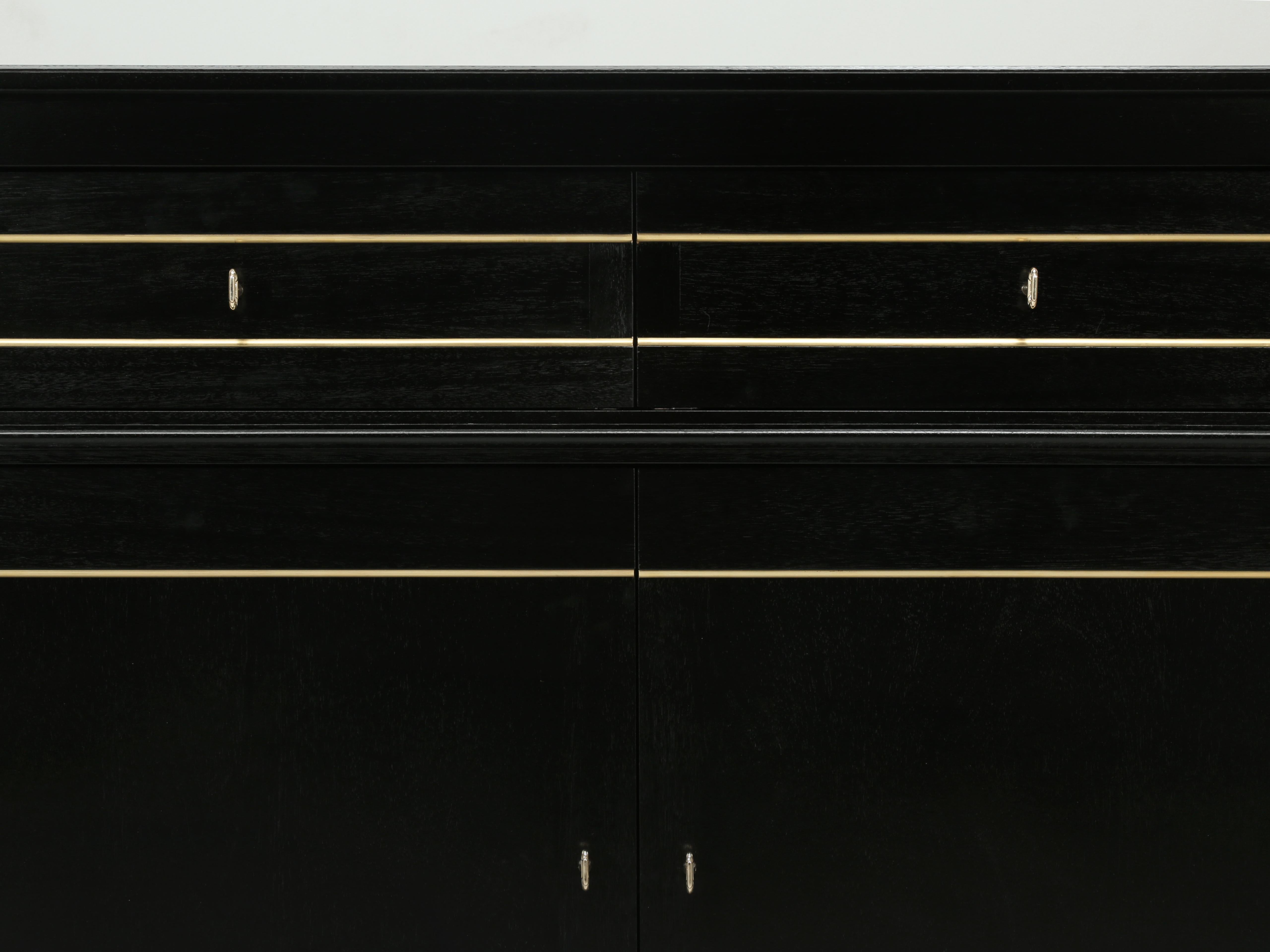 Buffet Luigi XVI in mogano ebanizzato in stile francese con finiture in ottone su ordinazione in vendita 2