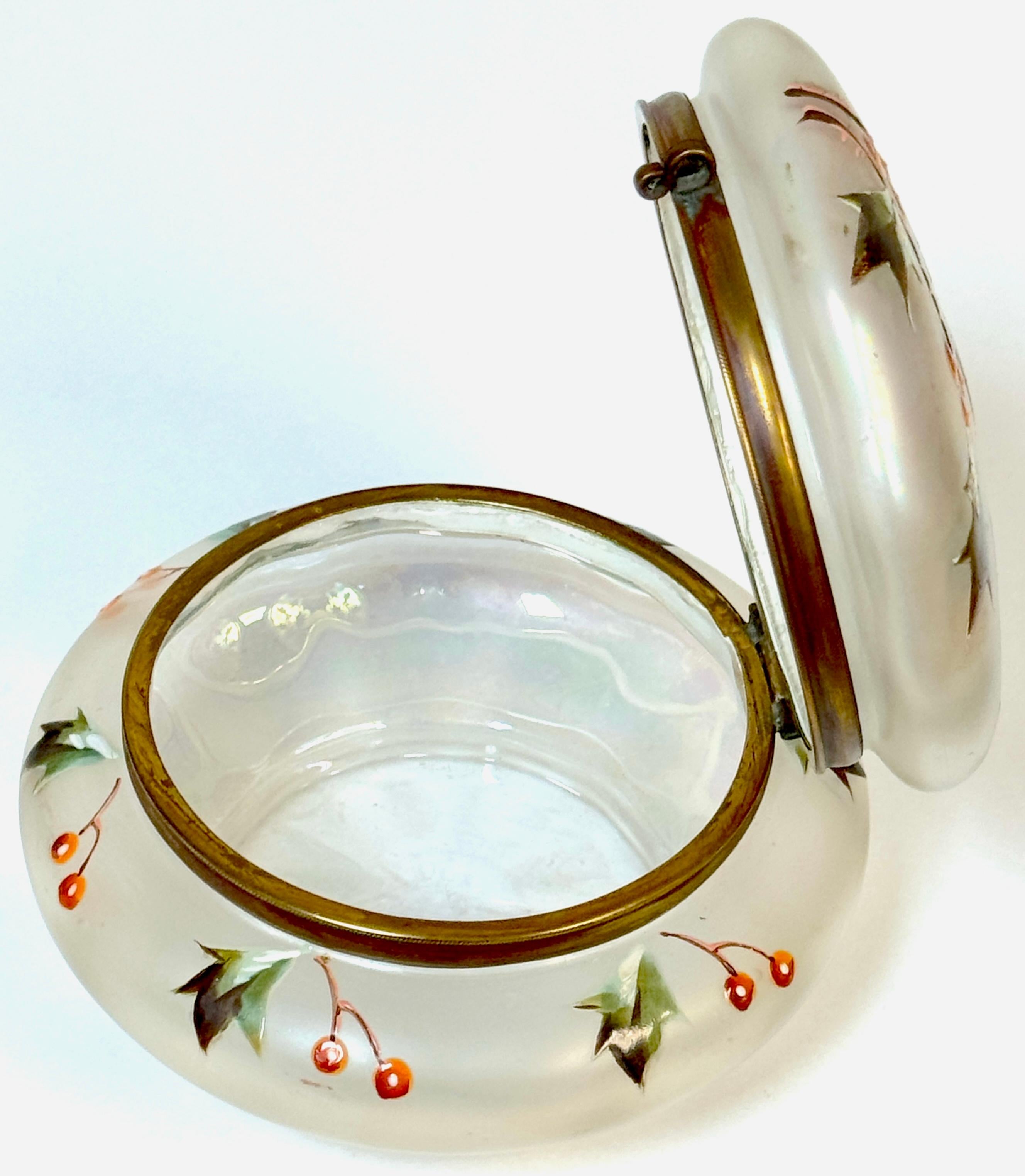 French Style Enameled Holly Motif Frosted Iridescent Box, Style of Daum Nancy For Sale 1