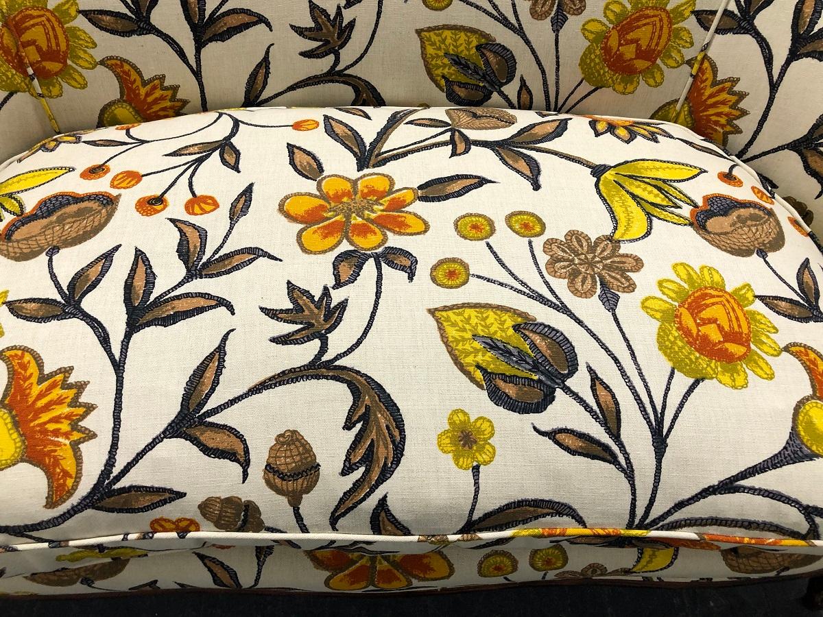 French Style Floral Loveseat In Good Condition For Sale In New York, NY