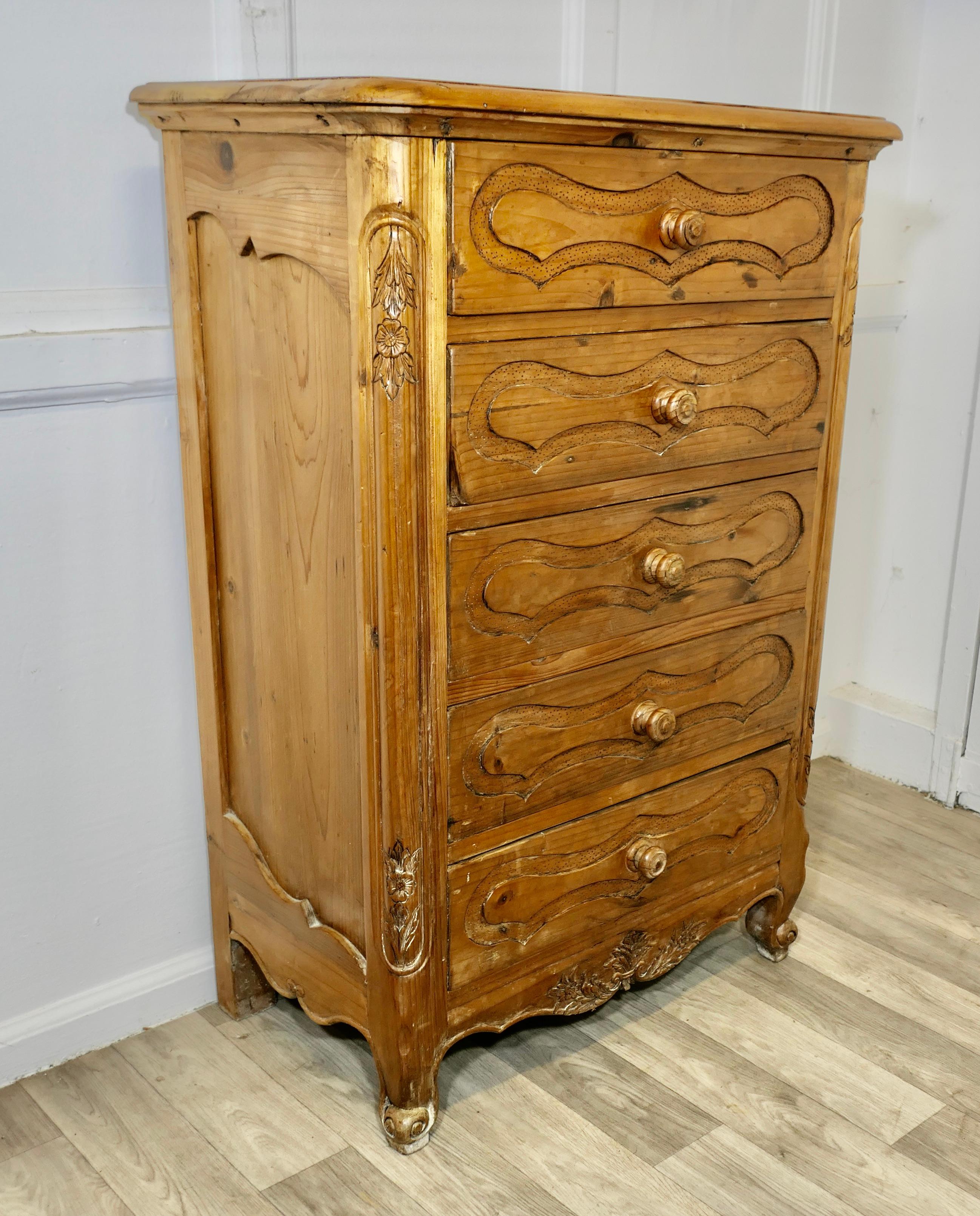 Pino Cassettiera in stile francese in pino dorato in vendita