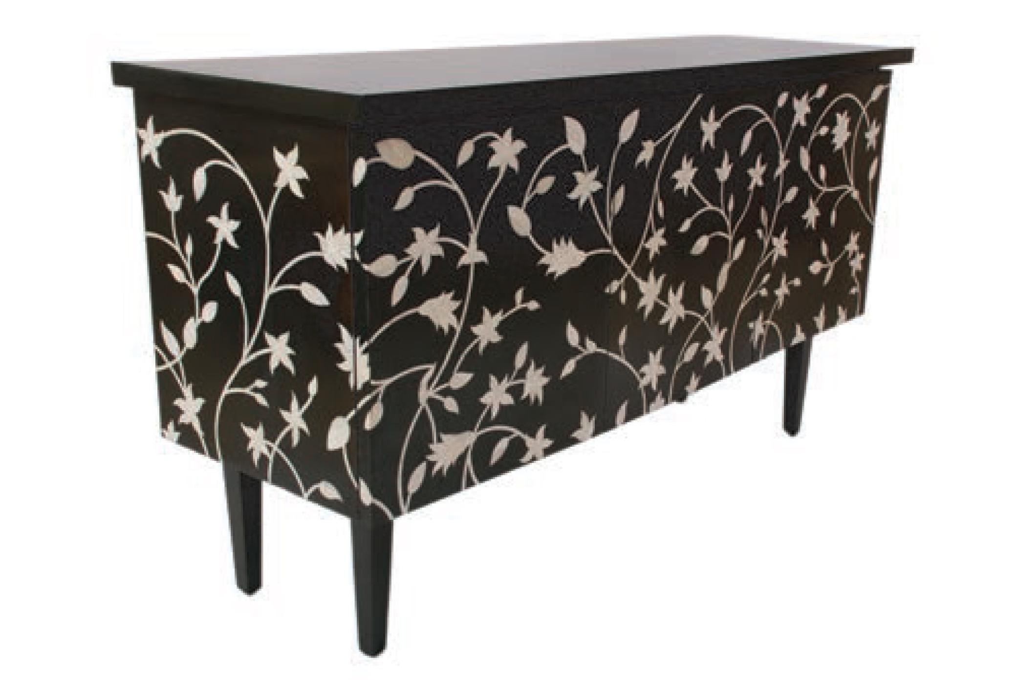 Stile provenzale Credenza buffet di ispirazione francese con intarsi in osso e resina in vendita