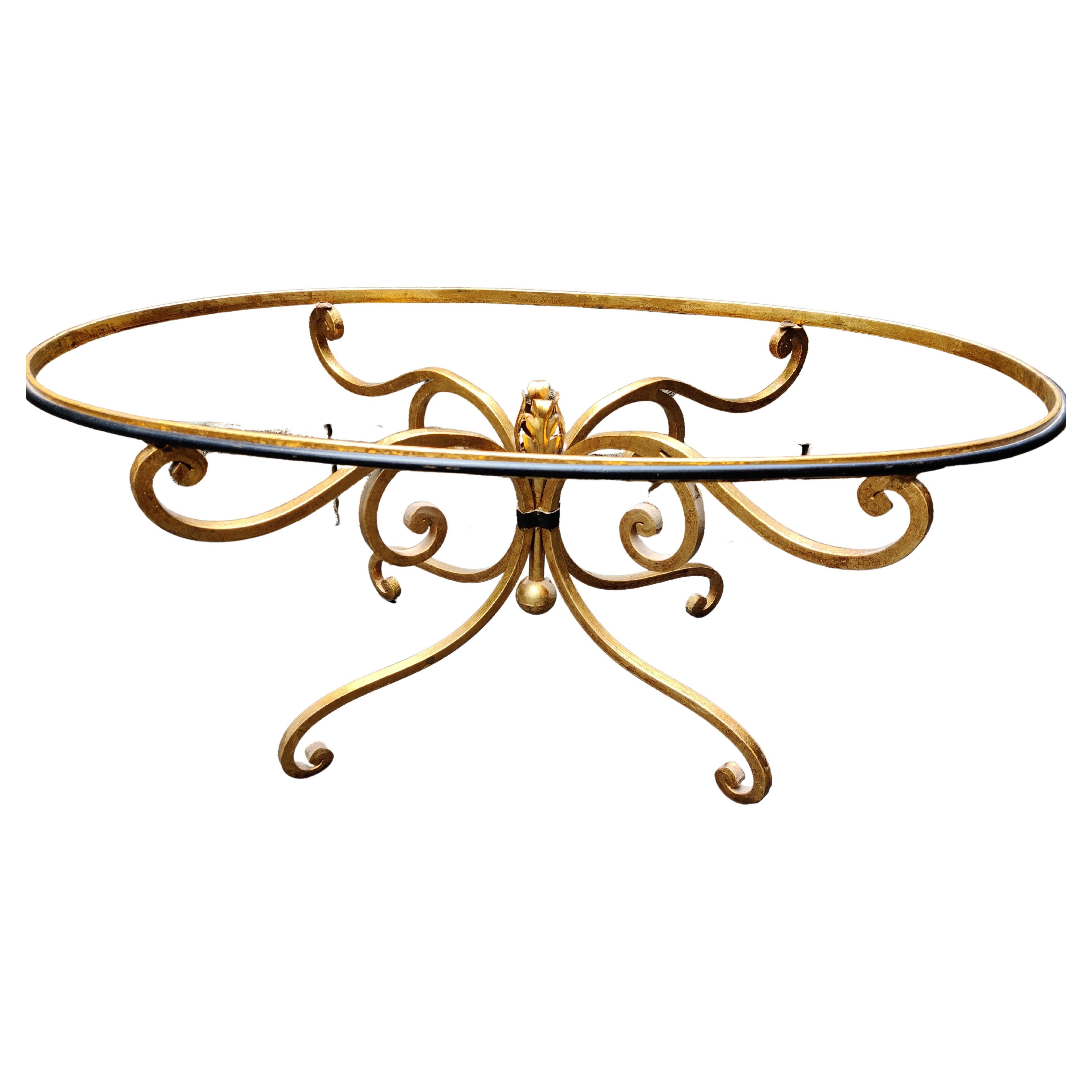 Table basse de style français en fer et or