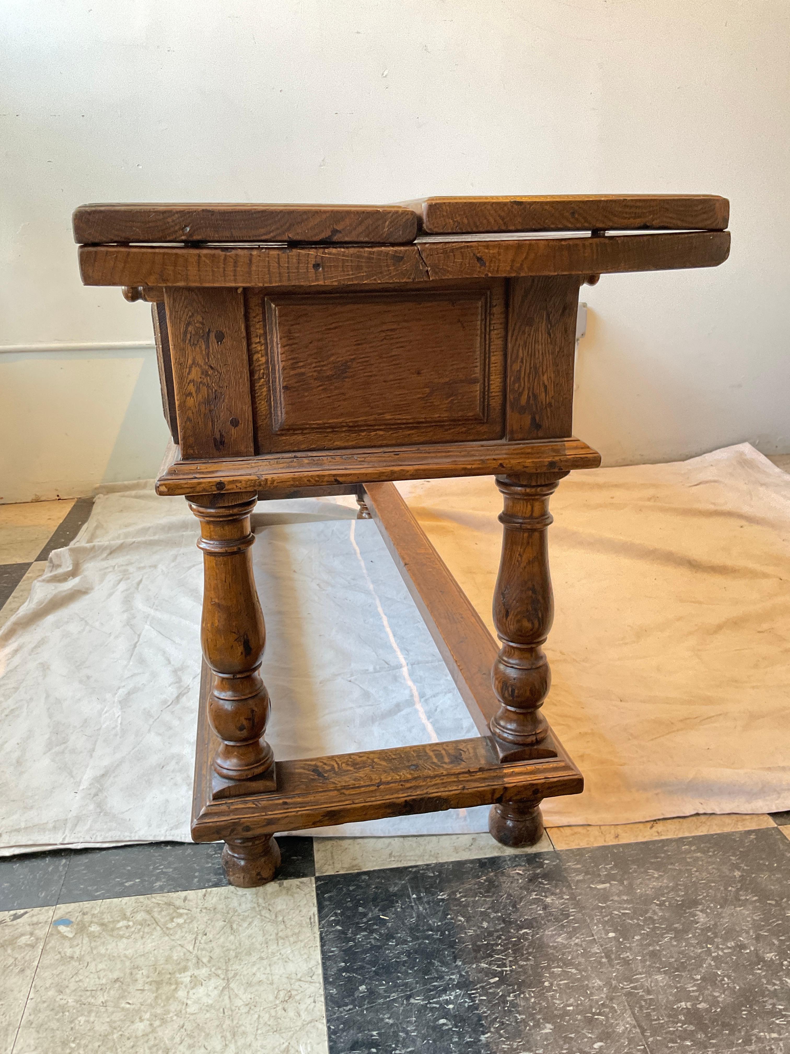 Console / Table de salle à manger de style français Louis XVIII, sculptée à la main et à abattant en vente 8