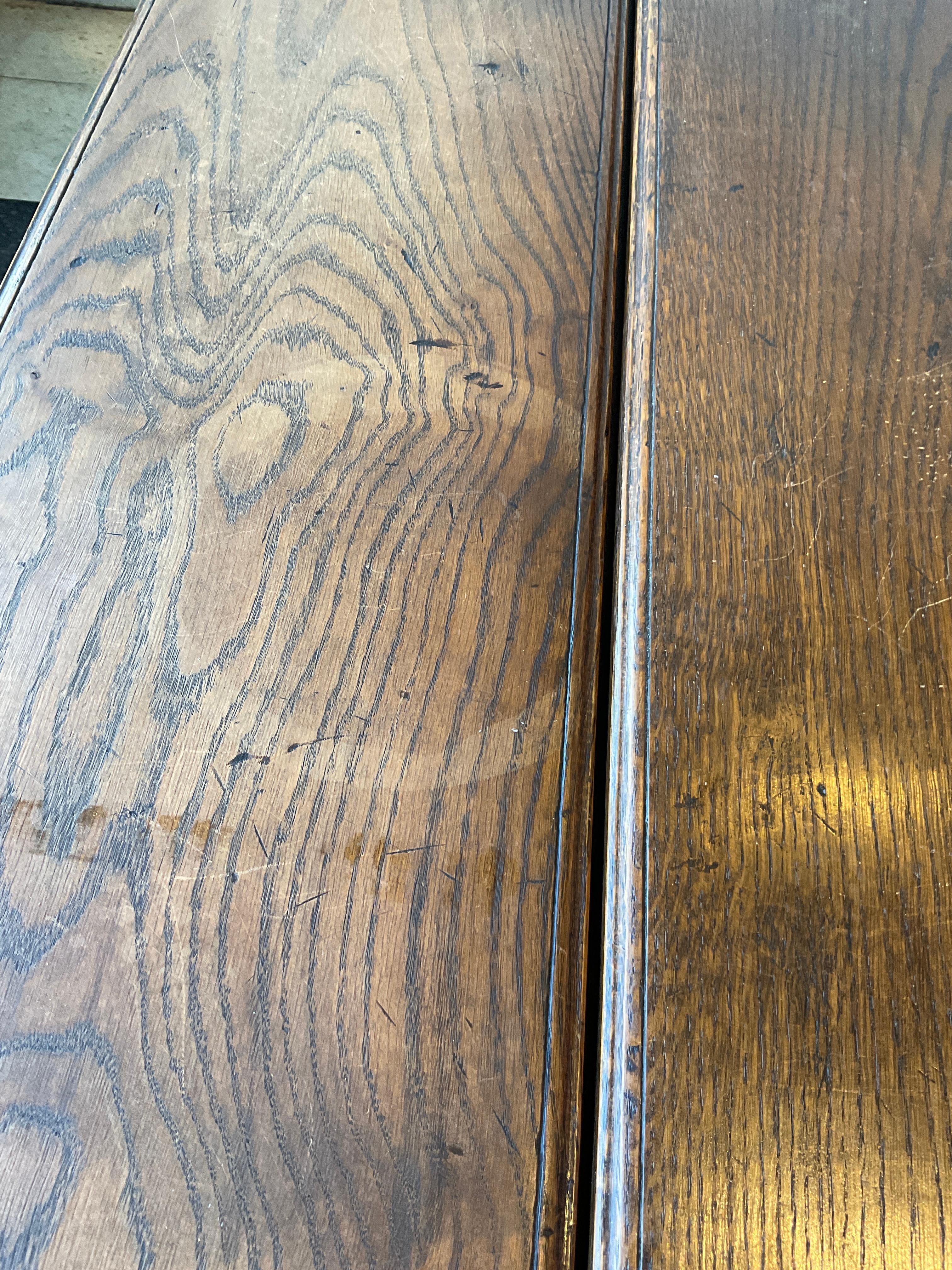 Console / Table de salle à manger de style français Louis XVIII, sculptée à la main et à abattant en vente 9