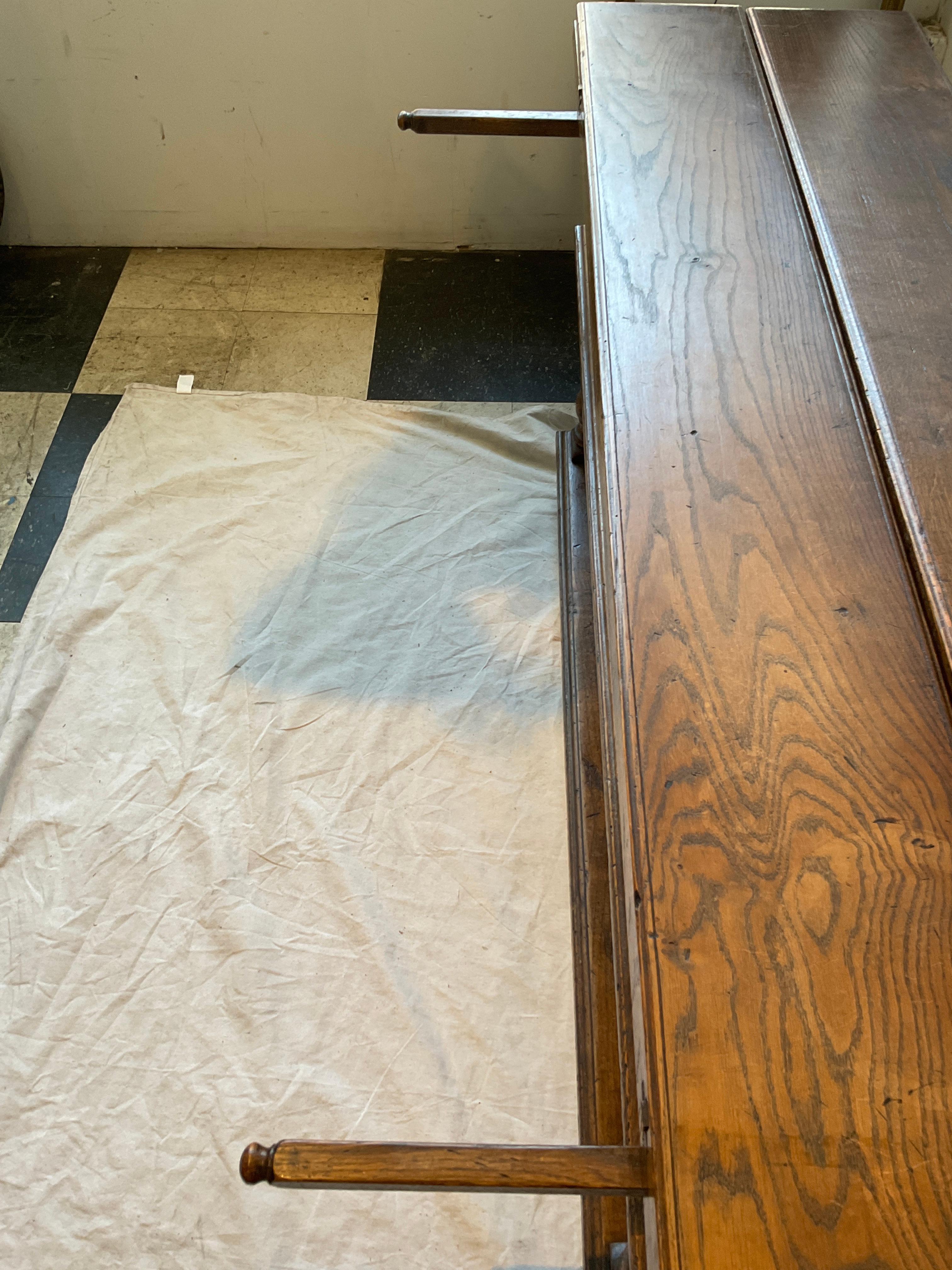 Console / Table de salle à manger de style français Louis XVIII, sculptée à la main et à abattant en vente 2