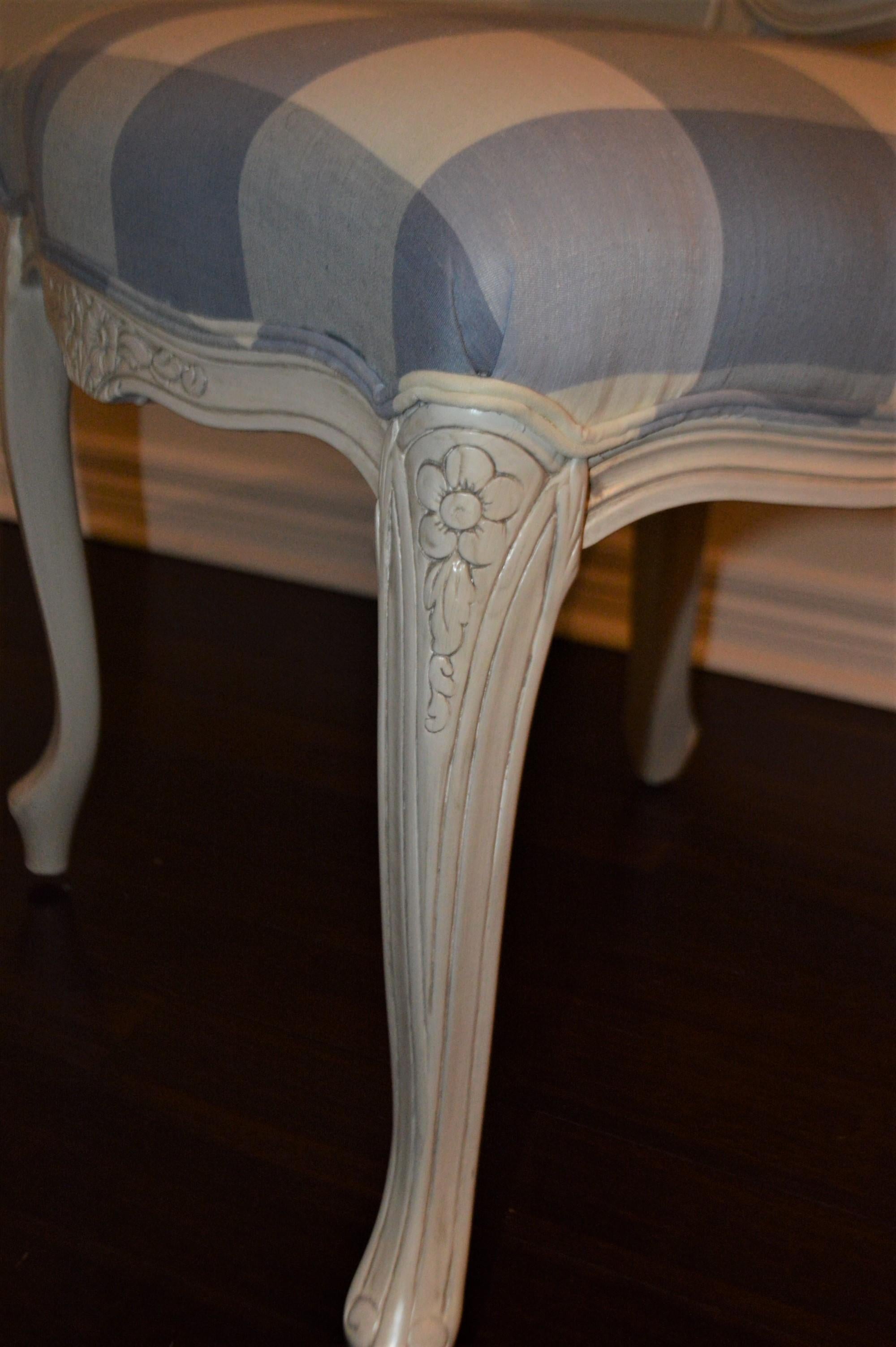 Esszimmerstuhl im französischen Stil mit lackierter und gepolsterter Rückenlehne für individuelle Gestaltung (Gemalt) im Angebot